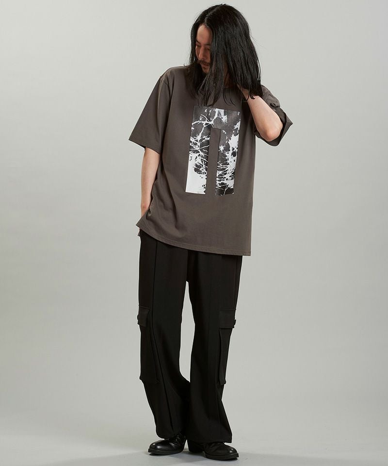 20%OFF【NO ID.(ノーアイディー)】ｸﾞﾗﾌｨｯｸﾛｺﾞﾌﾟﾘﾝﾄBIG-T Tシャツ