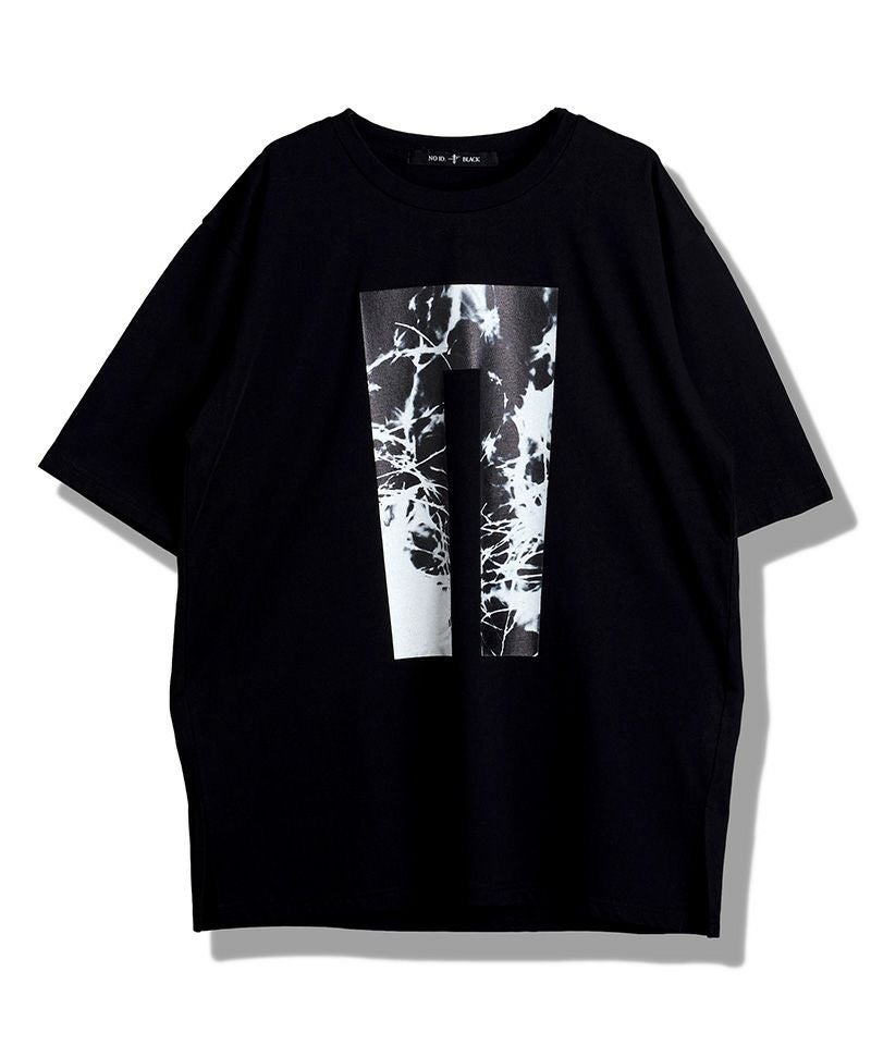 20%OFF【NO ID.(ノーアイディー)】ｸﾞﾗﾌｨｯｸﾛｺﾞﾌﾟﾘﾝﾄBIG-T Tシャツ