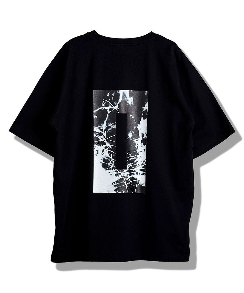 20%OFF【NO ID.(ノーアイディー)】ｸﾞﾗﾌｨｯｸﾛｺﾞﾌﾟﾘﾝﾄBIG-T Tシャツ