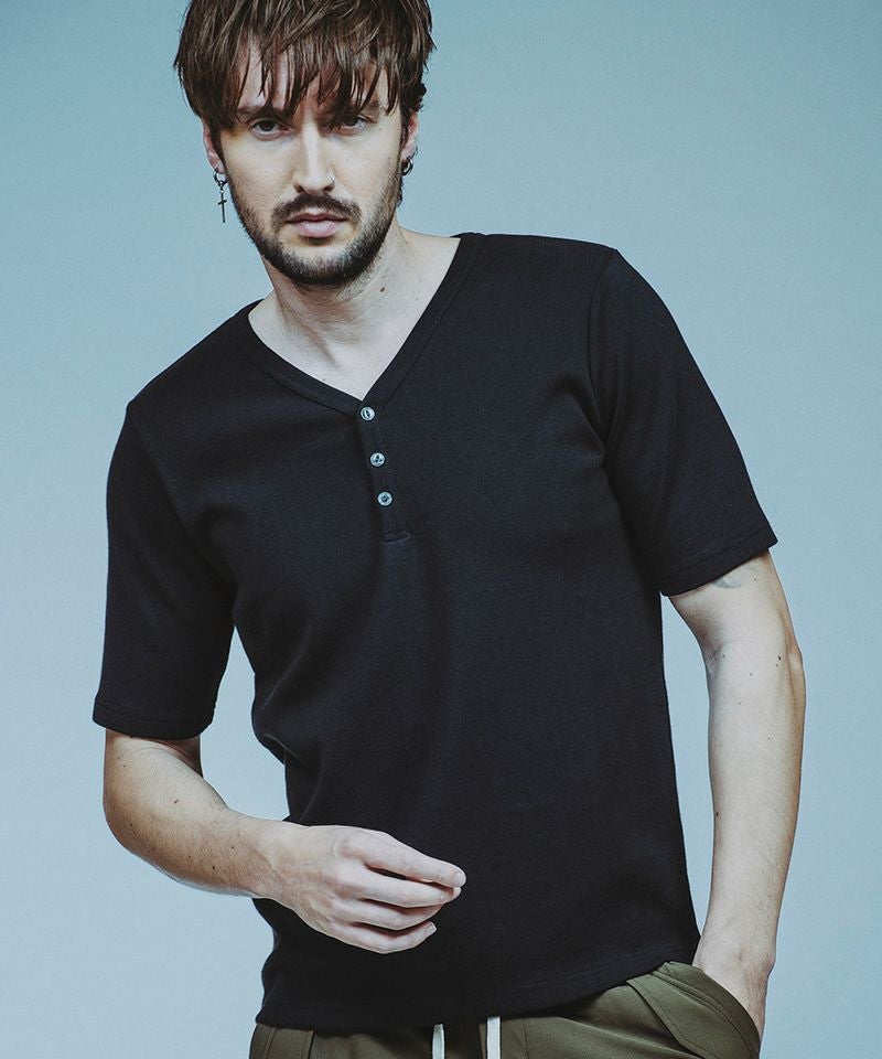 30%OFF【NO ID.(ノーアイディー)】ﾌﾗｲｽﾍﾝﾘｰV-N-T VネックTシャツ