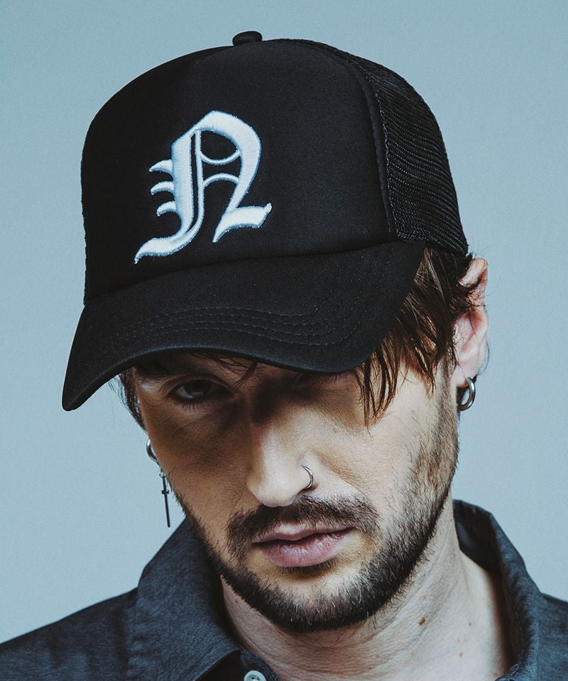 20%OFF【NO ID.(ノーアイディー)】ｲﾆｼｬﾙｴﾝﾌﾞﾛｲﾀﾞﾘｰCAP(856006-255H