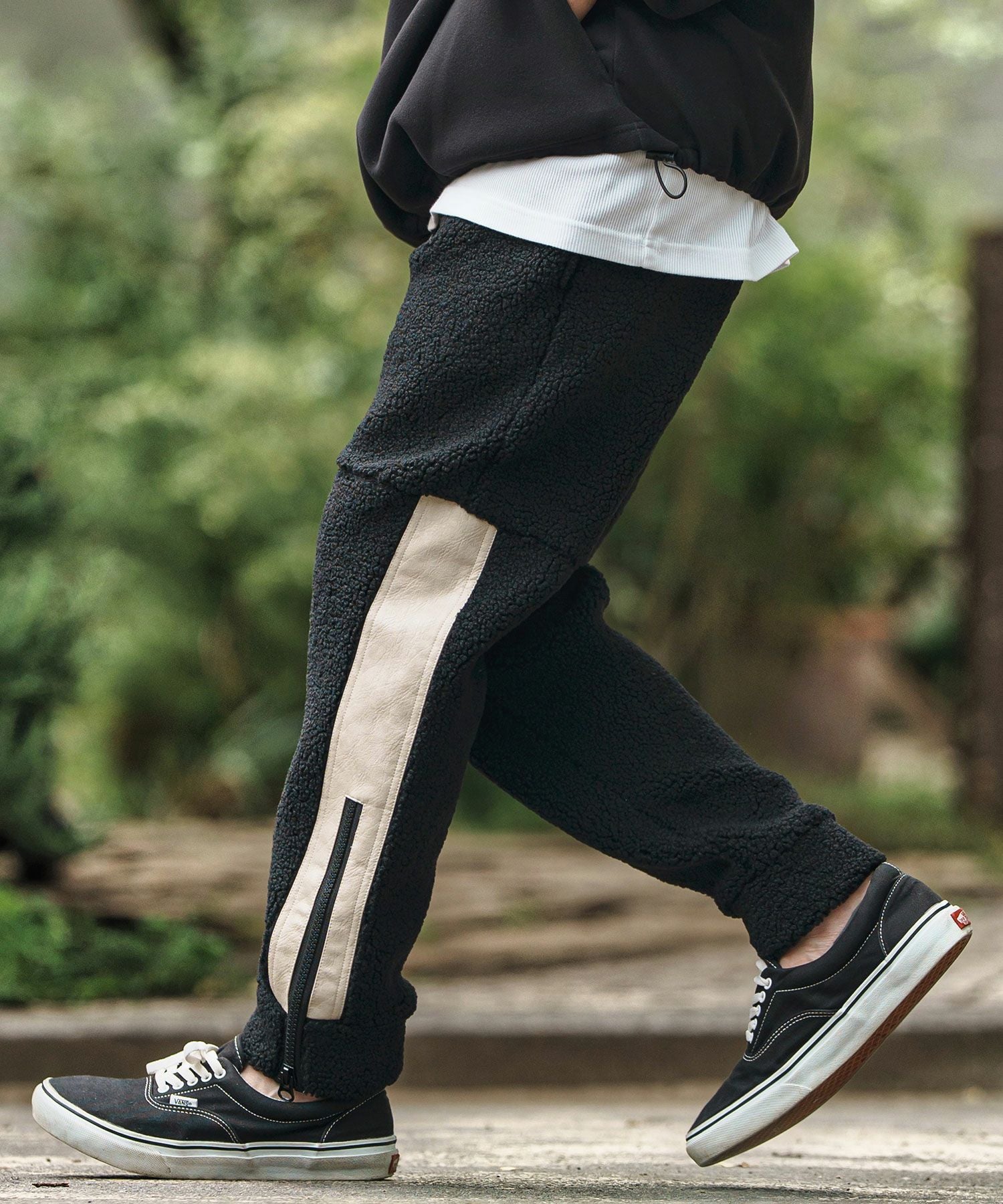 CAMBIO(カンビオ)】Sheep Like Boa Synthetic Leather Side Zip Jogger