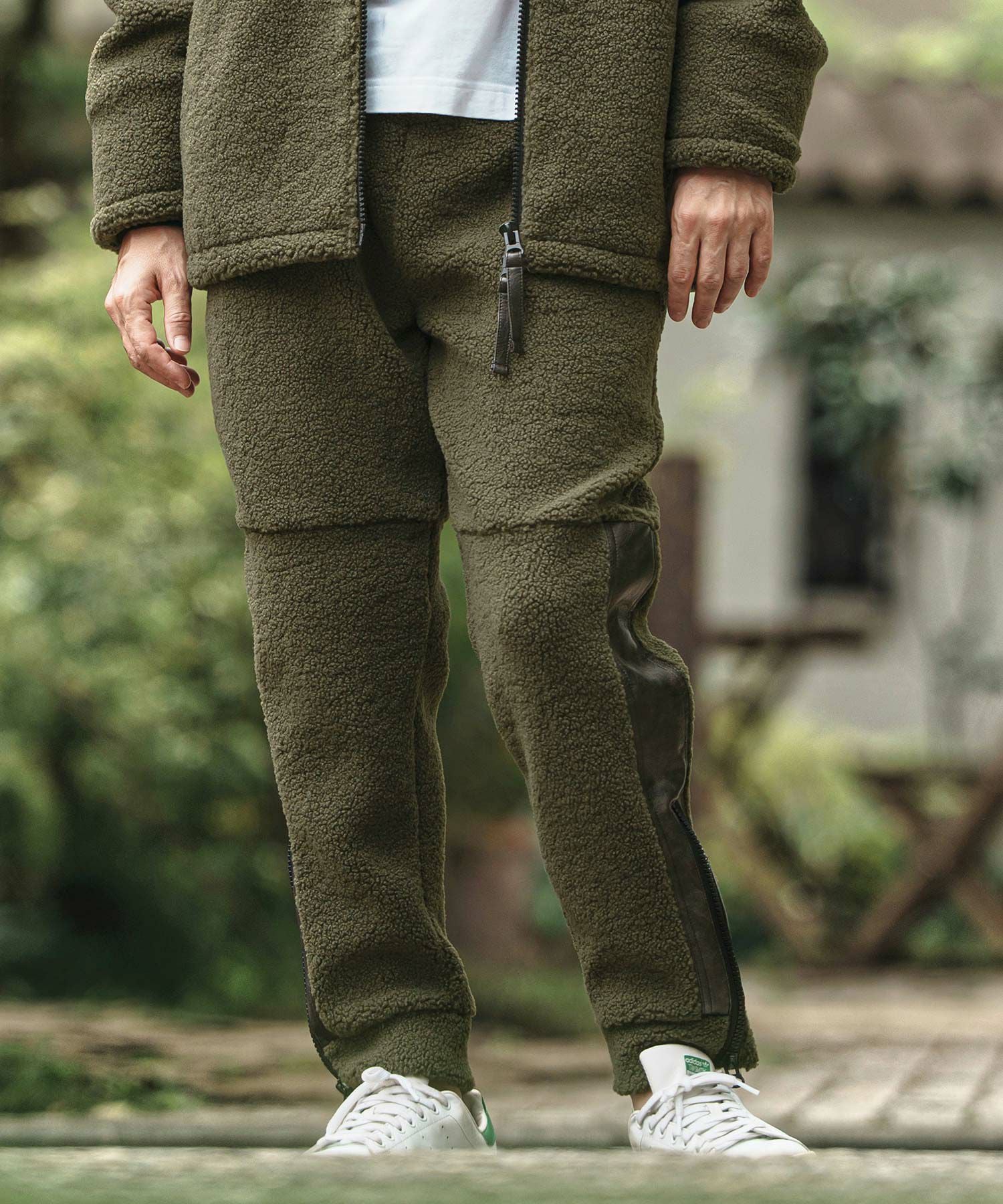 CAMBIO(カンビオ)】Sheep Like Boa Synthetic Leather Side Zip Jogger