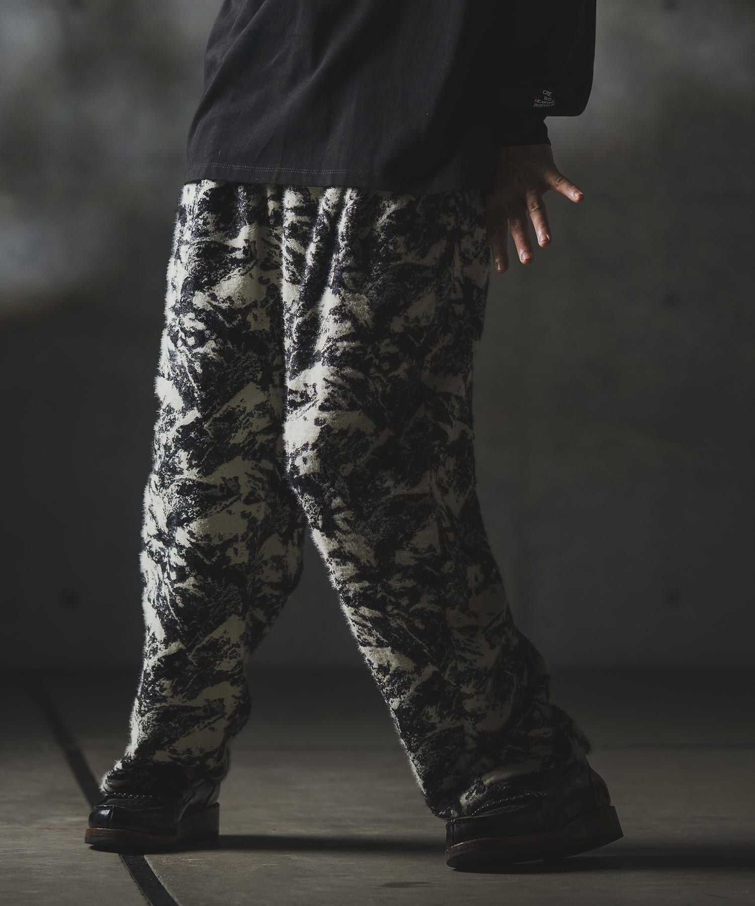 【GLIM CLAP】グリムクラップ 花柄サルエルパンツ ブラック　サイズL 30%OFF【GLIMCLAP(グリムクラップ)】Triple-pleated trousers-Brushed
