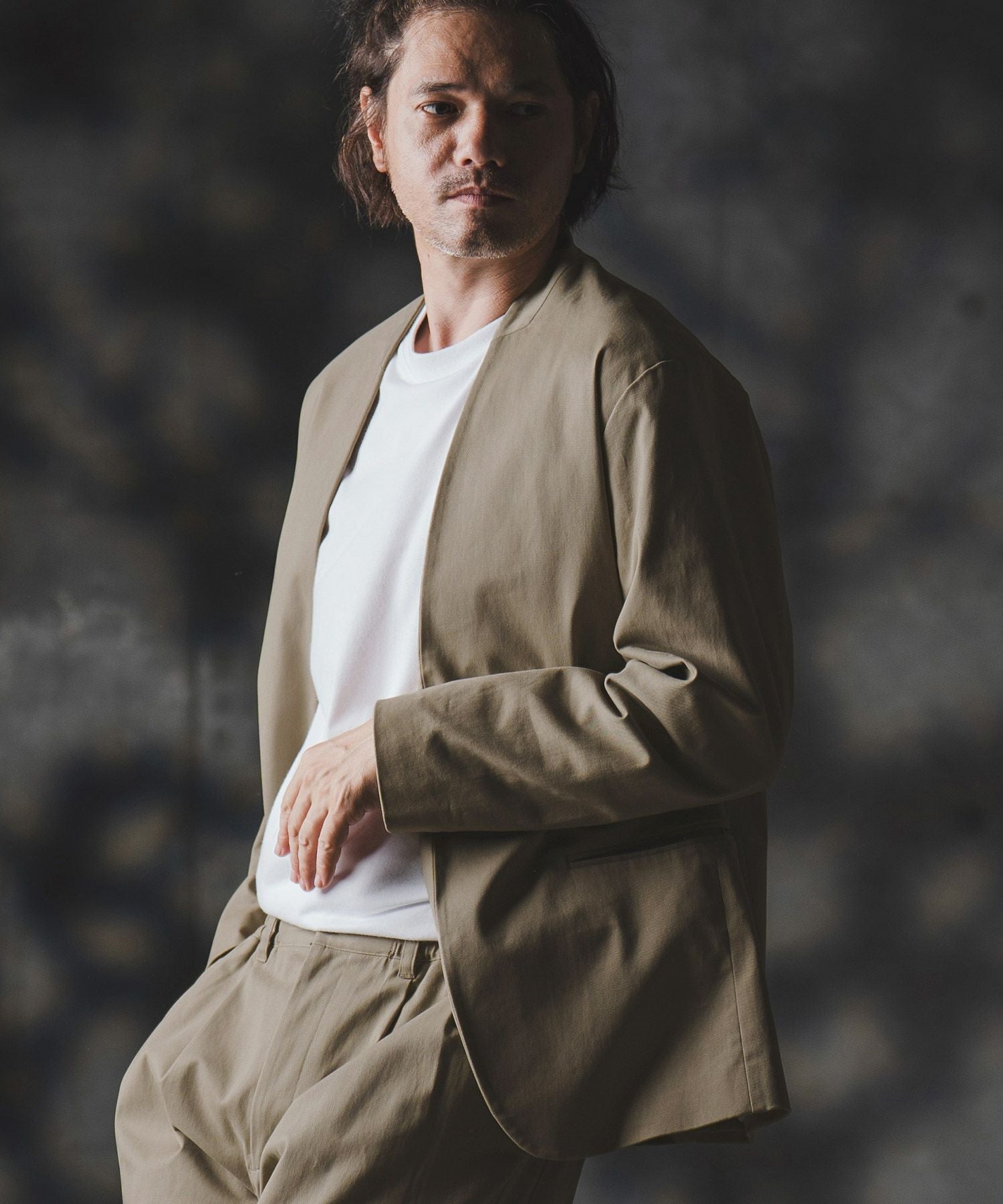 新品未使用タグ付き　GLIMCLAP　ノーカラージャケット　ストレッチ素材 GLIMCLAP(グリムクラップ)】Minimal Jacket-stretch chino cloth- ノー