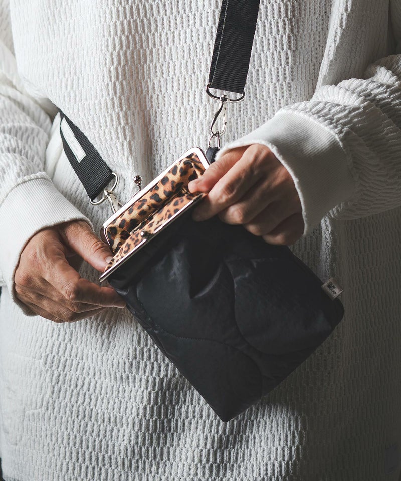 GLIMCLAP(グリムクラップ)】Clasp design mini bag-Wave quilt fabric 