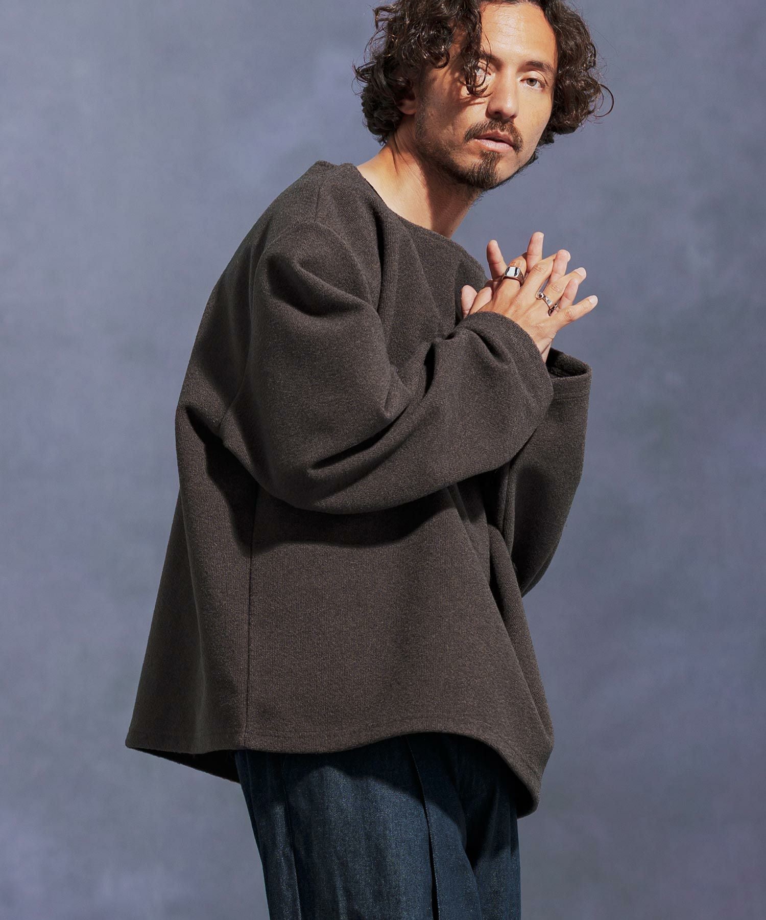 Jih Nunc(ジーヌンク)】ボートネックルーズシルエット起毛カットソー