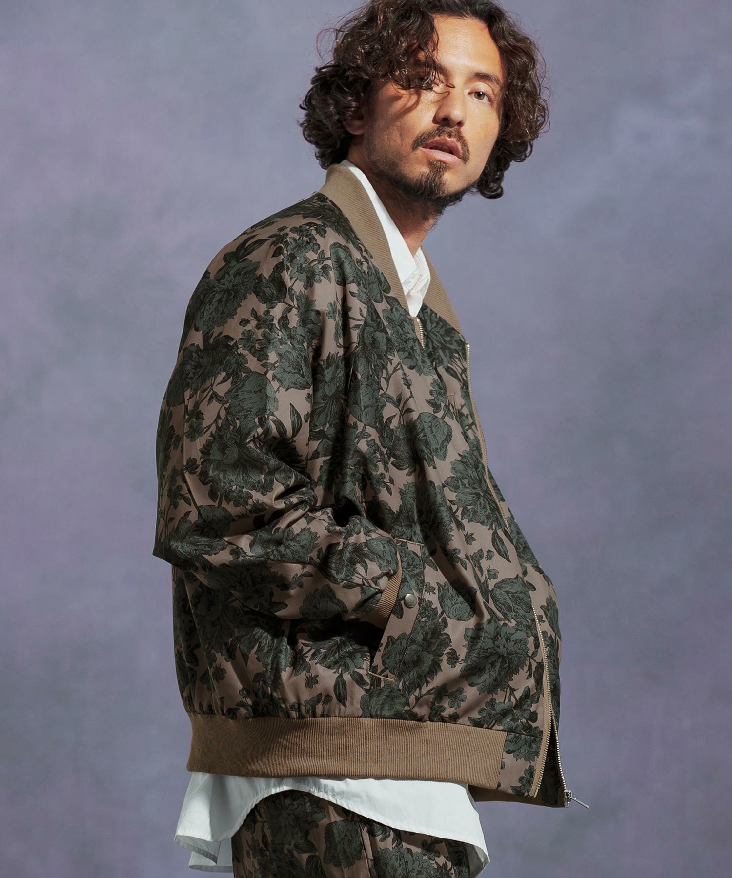Jih Nunc(ジーヌンク)】フラワー総柄ラグランスリーブブルゾン(JIH