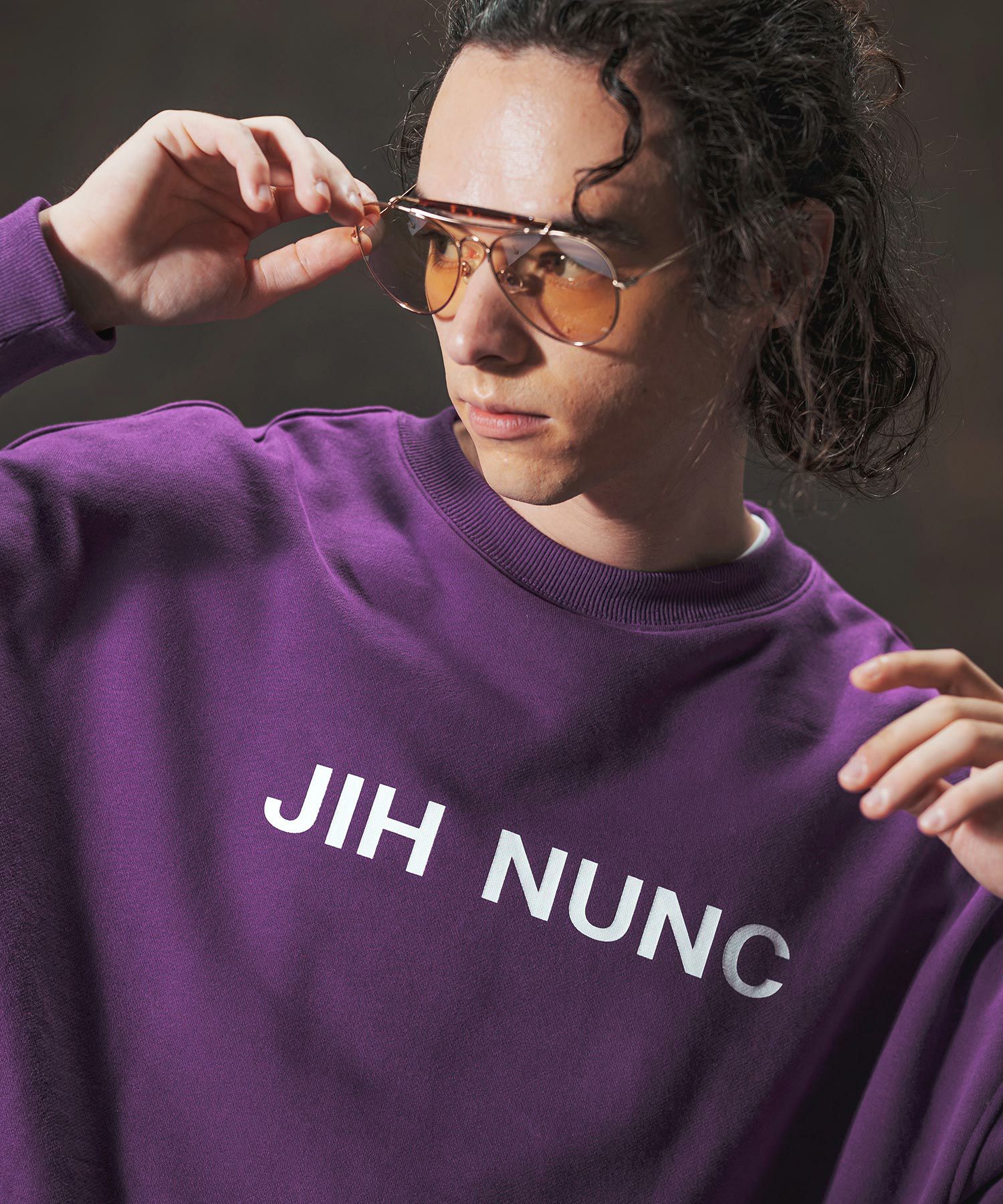 Jih Nunc(ジーヌンク)】ロゴプリント裏起毛スウェットプルオーバー(JIH