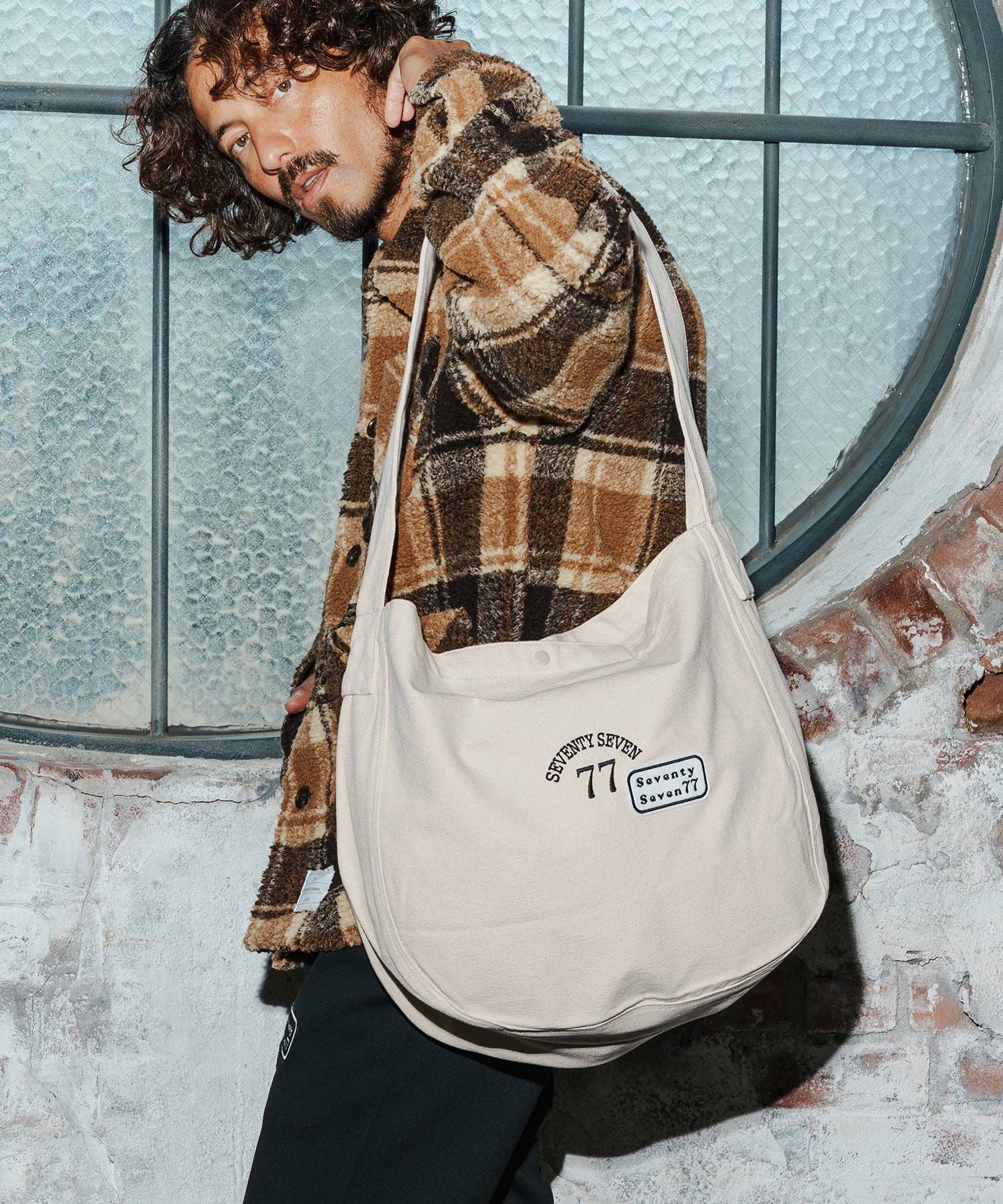 【70s】ニュースペーパーバック seventy seven(セブンティセブン)】embroidery newspaper bag(77arch
