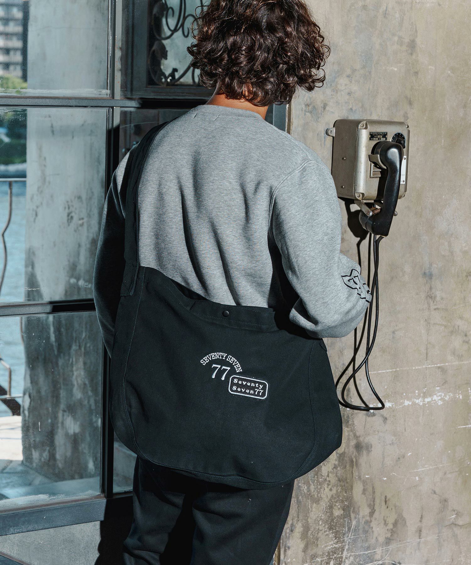 seventy seven(セブンティセブン)】embroidery newspaper bag(77arch