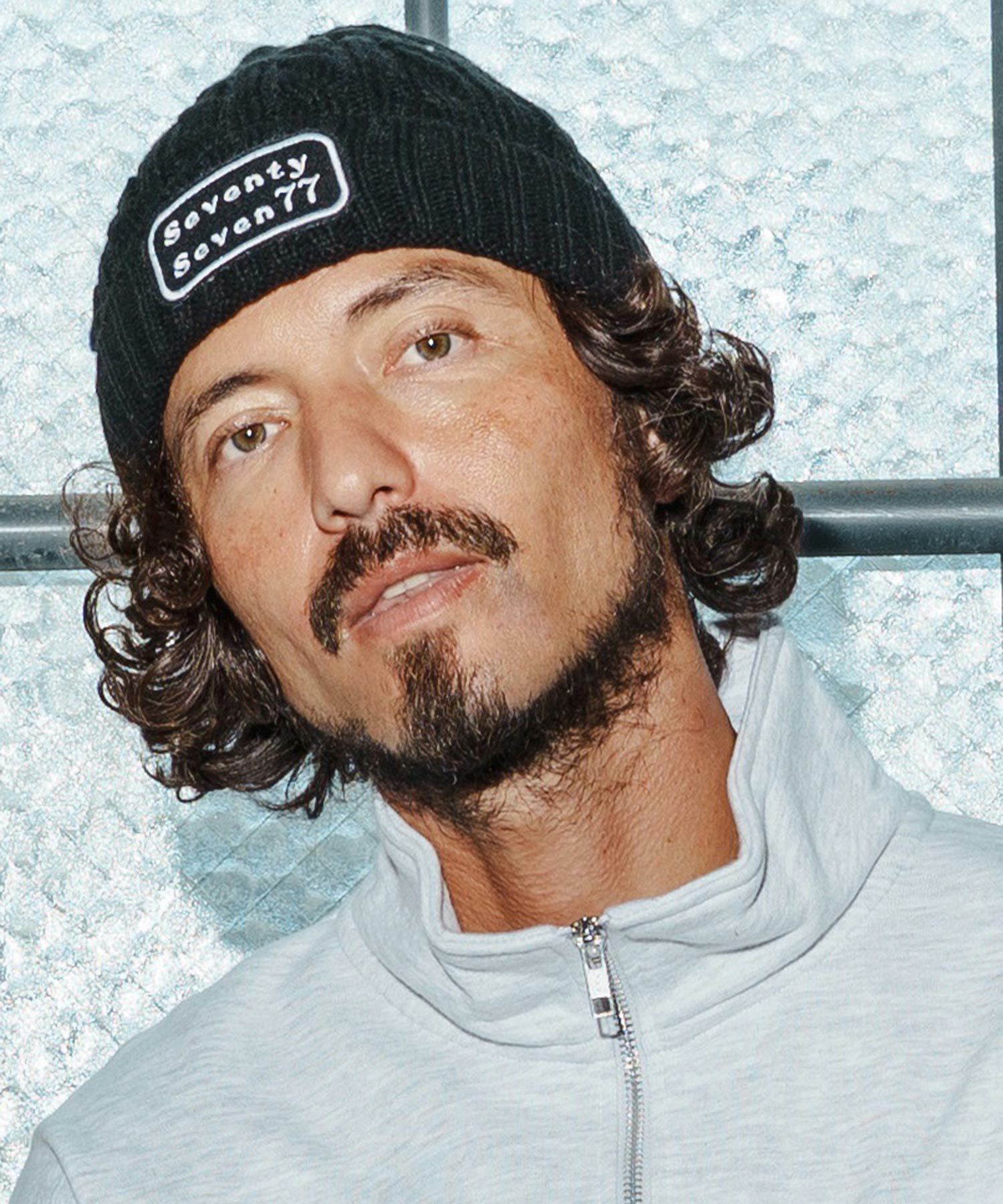 seventy seven(セブンティセブン)】cable knit cap(logo patch) ニット