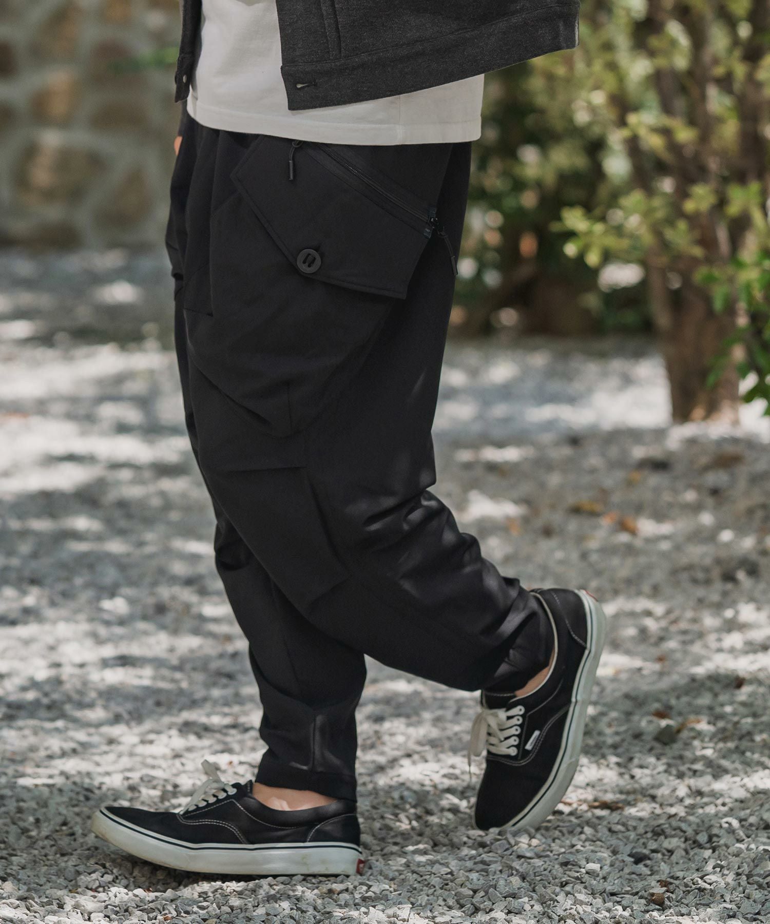 美品 C.E cavempt ナイロンパンツ ストレッチ ブラック М CAMBIO(カンビオ)】ナイロンストレッチパラシュート釦ミリタリーパンツ