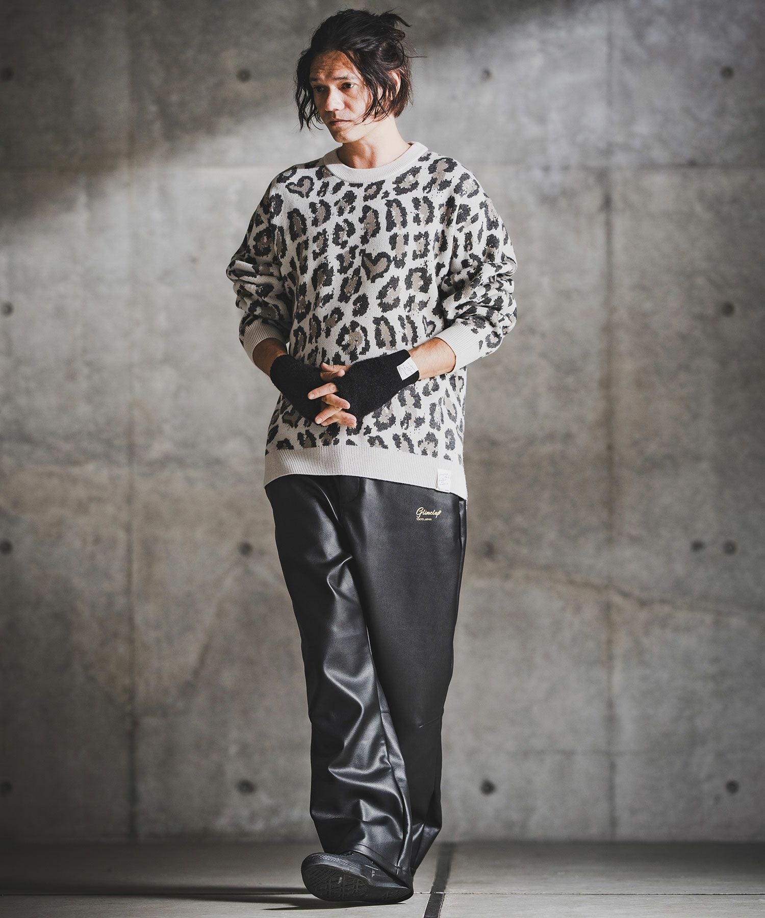 新品試着のみ数分使用GLIMCLAP Synthetic フェイクレザーパンツ GLIMCLAP(グリムクラップ)】Synthetic Leather Straight-Leg Trousers