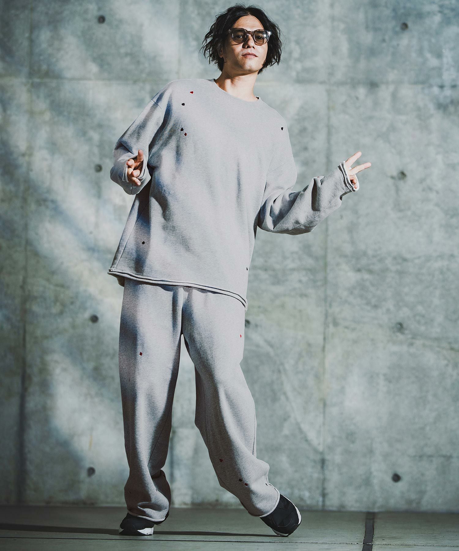 GLIMCLAP(グリムクラップ)】Card Stitch Emblem Sweat pants