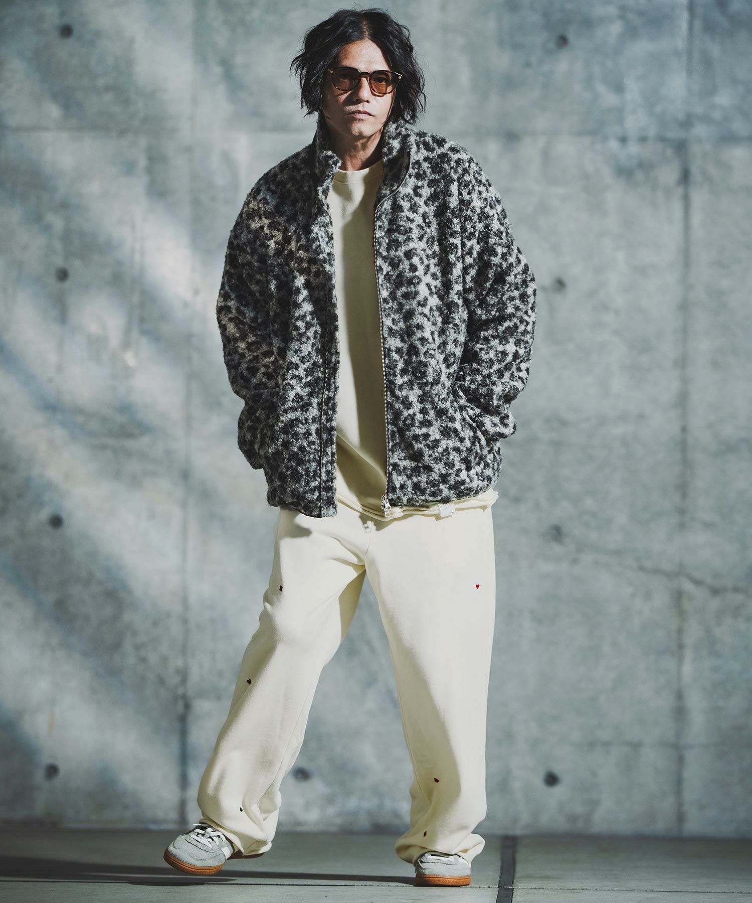 美品 GLIMCLAP グリムクラップ セットアップ パーカー パンツ L 総柄 GLIMCLAP(グリムクラップ)】Card Stitch Emblem Sweat pants
