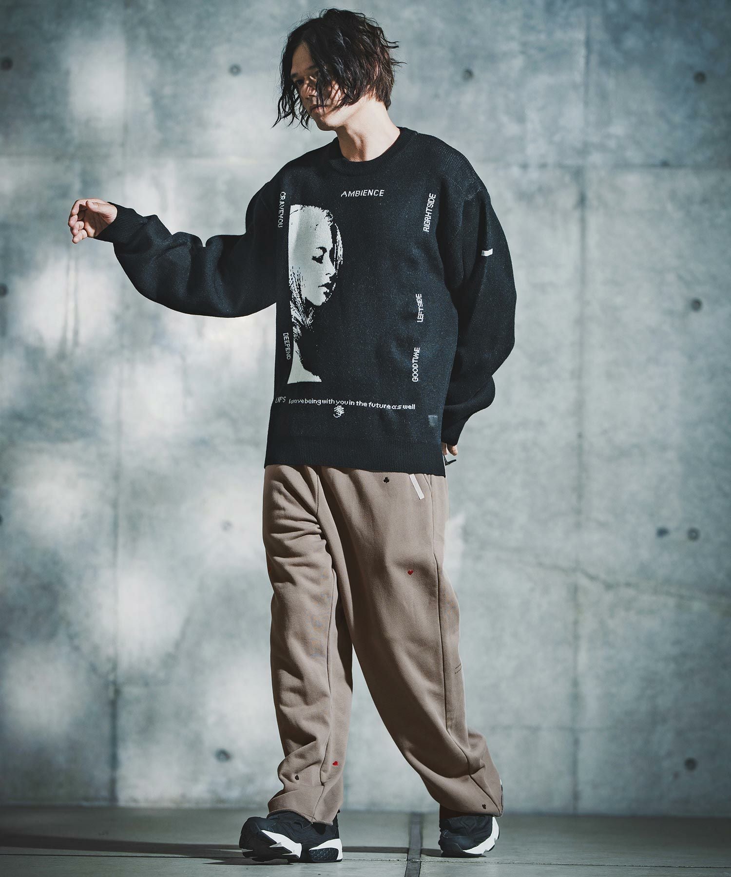 GLIMCLAP(グリムクラップ)】Card Stitch Emblem Sweat pants