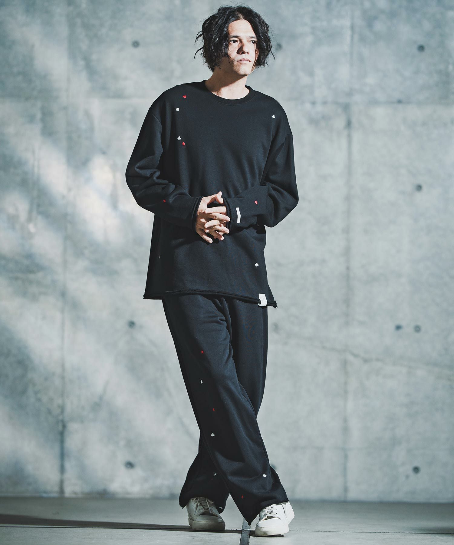 GLIMCLAP(グリムクラップ)】Card Stitch Emblem Sweat pants