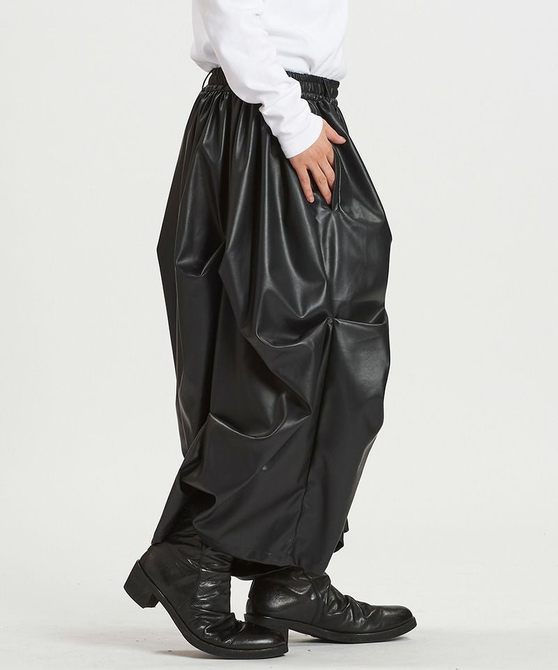 30%OFF【NO ID.(ノーアイディー)】ｼﾝｾﾃｨｯｸﾚｻﾞｰﾘﾍﾞｯﾄﾄﾗｳｻﾞｰｽﾞ パンツ