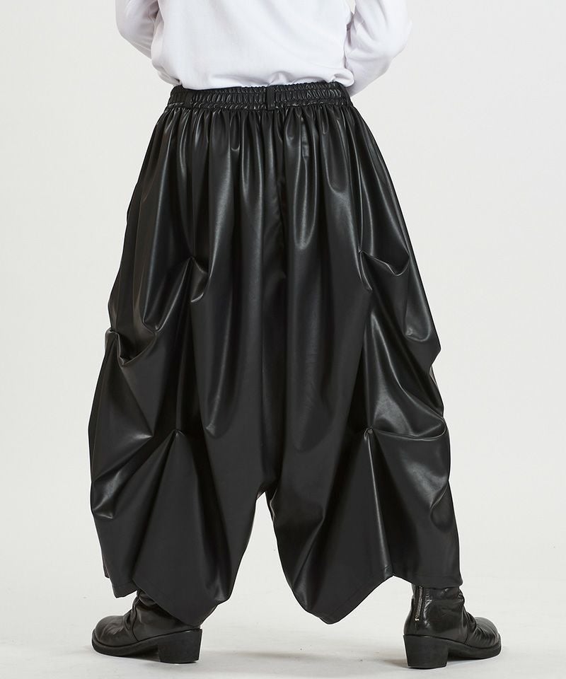 30%OFF【NO ID.(ノーアイディー)】ｼﾝｾﾃｨｯｸﾚｻﾞｰﾘﾍﾞｯﾄﾄﾗｳｻﾞｰｽﾞ パンツ