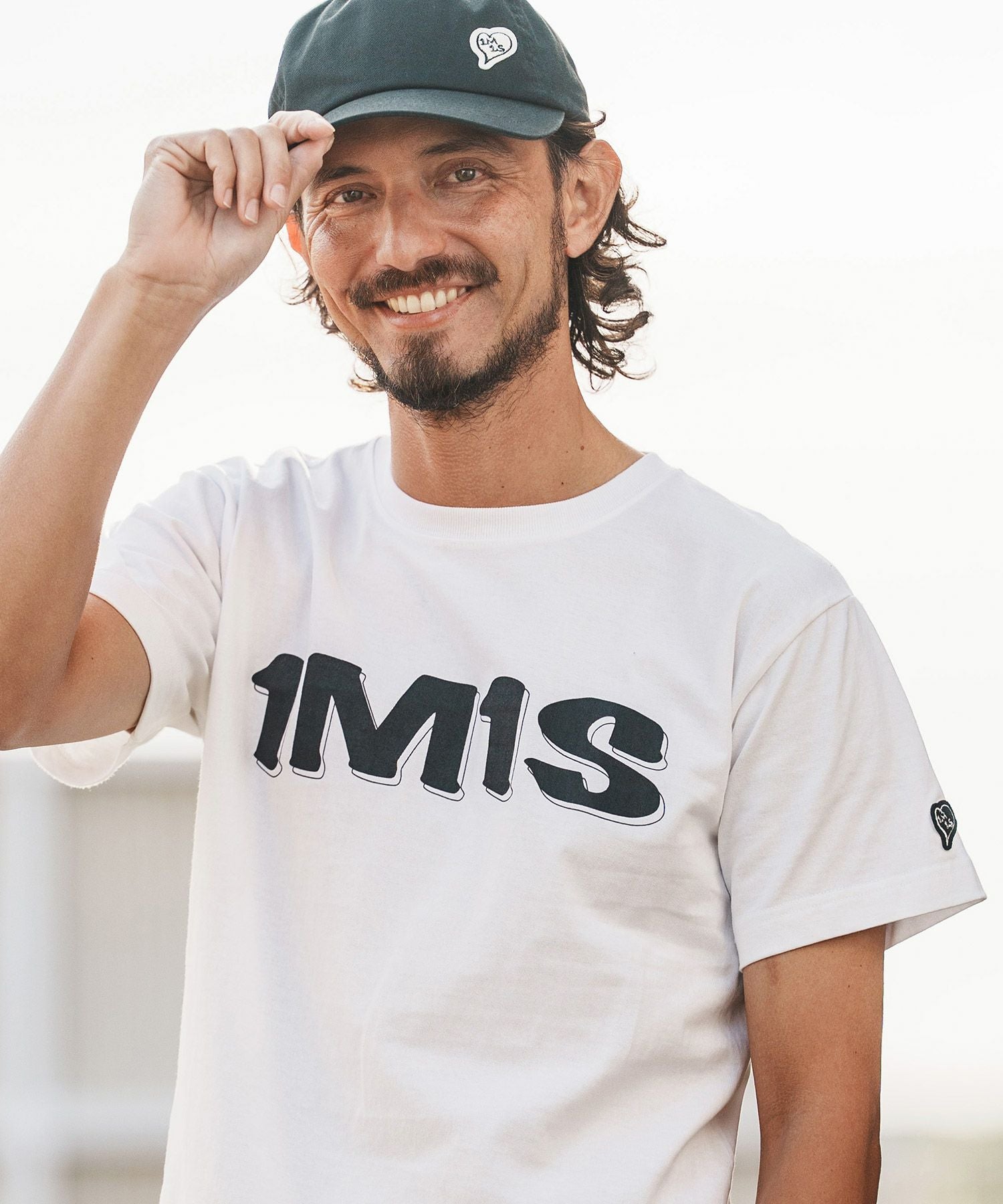 1minute 1second(ワンミニットワンセカンド)】1M1S bold print T-shirt
