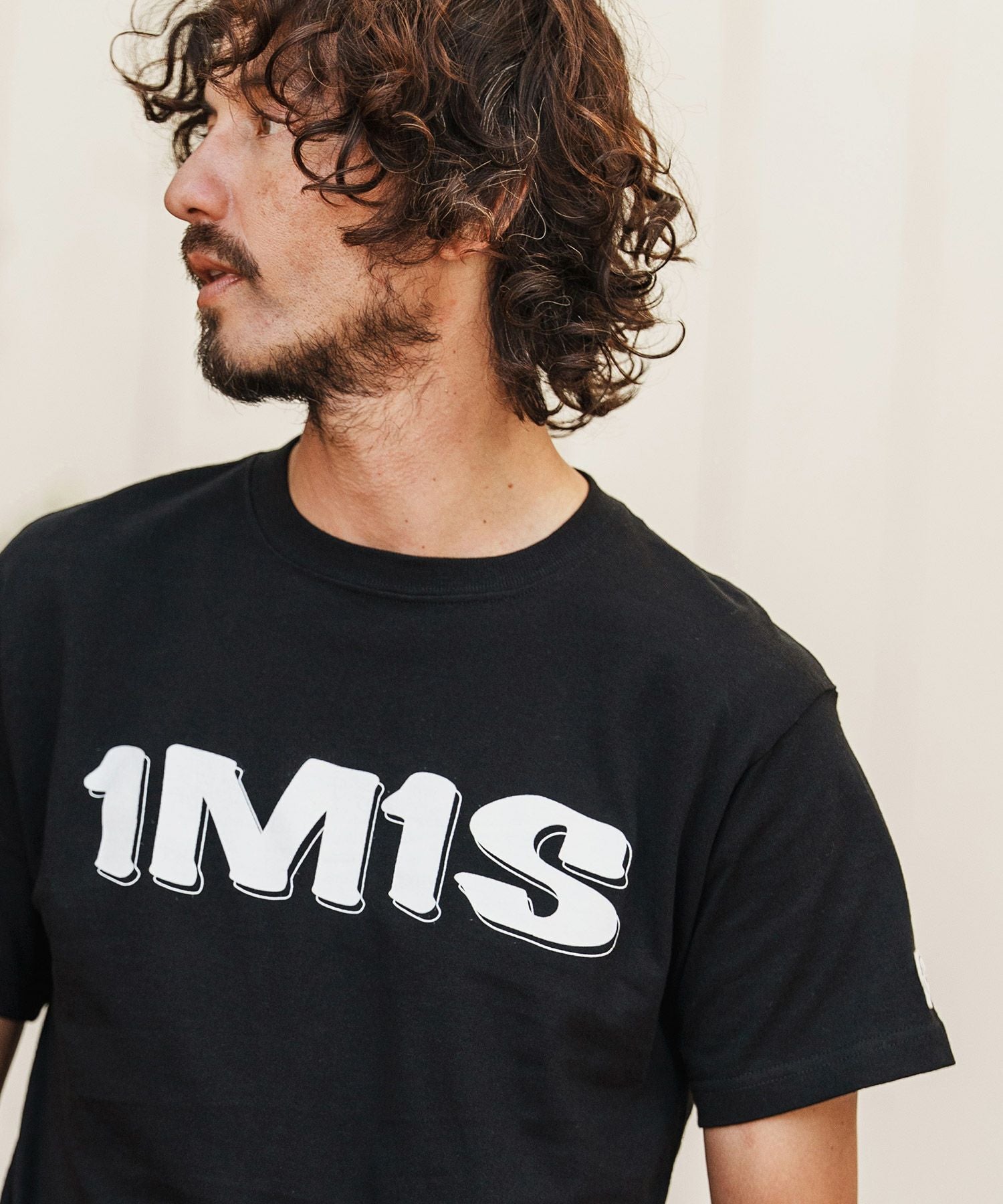 1minute 1second(ワンミニットワンセカンド)】1M1S bold print T-shirt