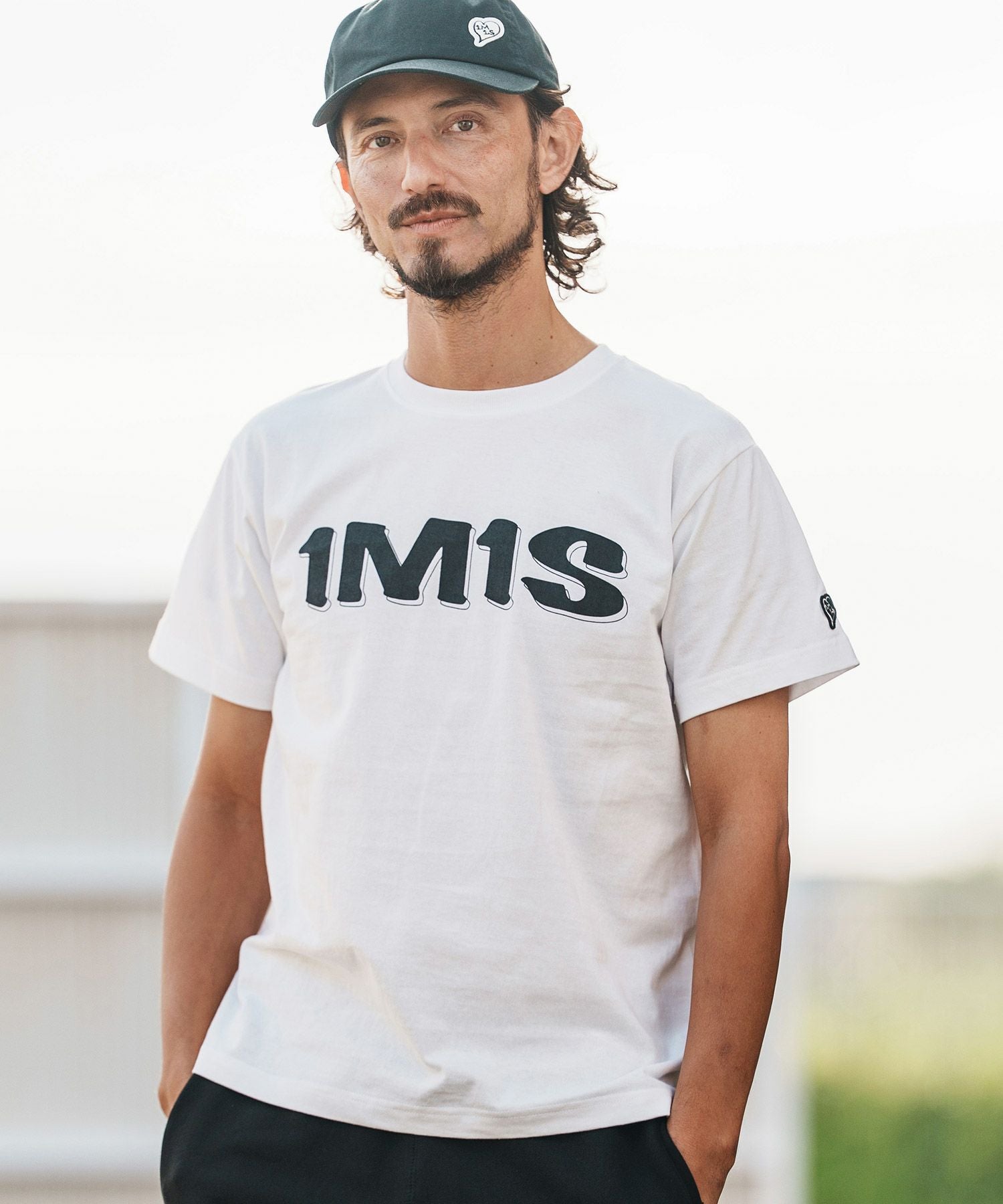 1minute 1second(ワンミニットワンセカンド)】1M1S bold print T-shirt