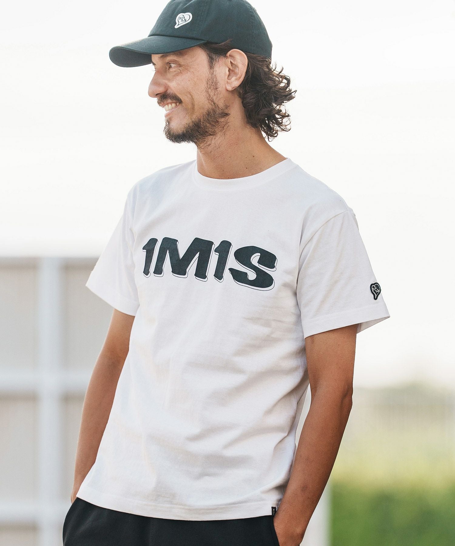 1minute 1second(ワンミニットワンセカンド)】1M1S bold print T-shirt
