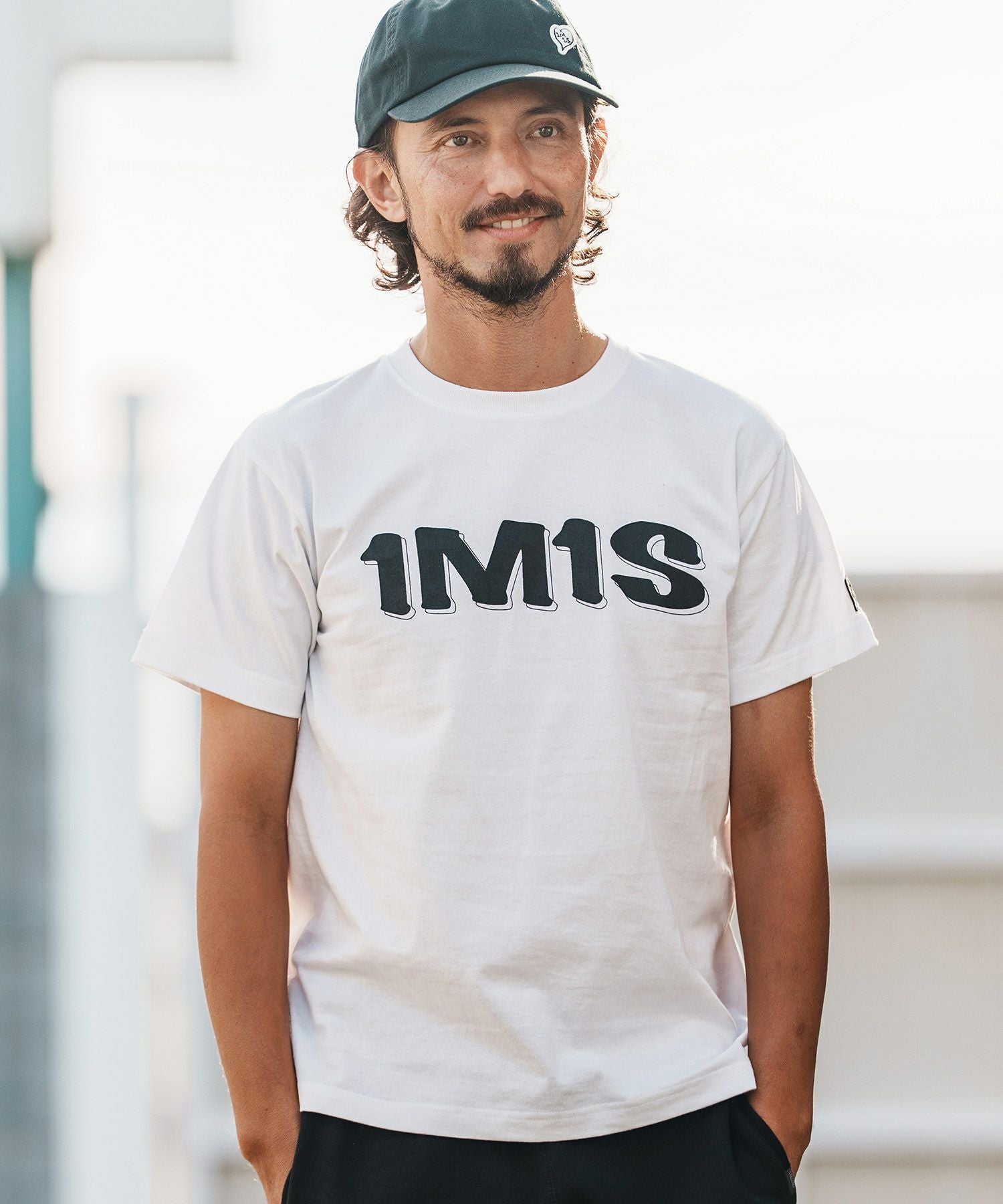1minute 1second(ワンミニットワンセカンド)】1M1S bold print T-shirt
