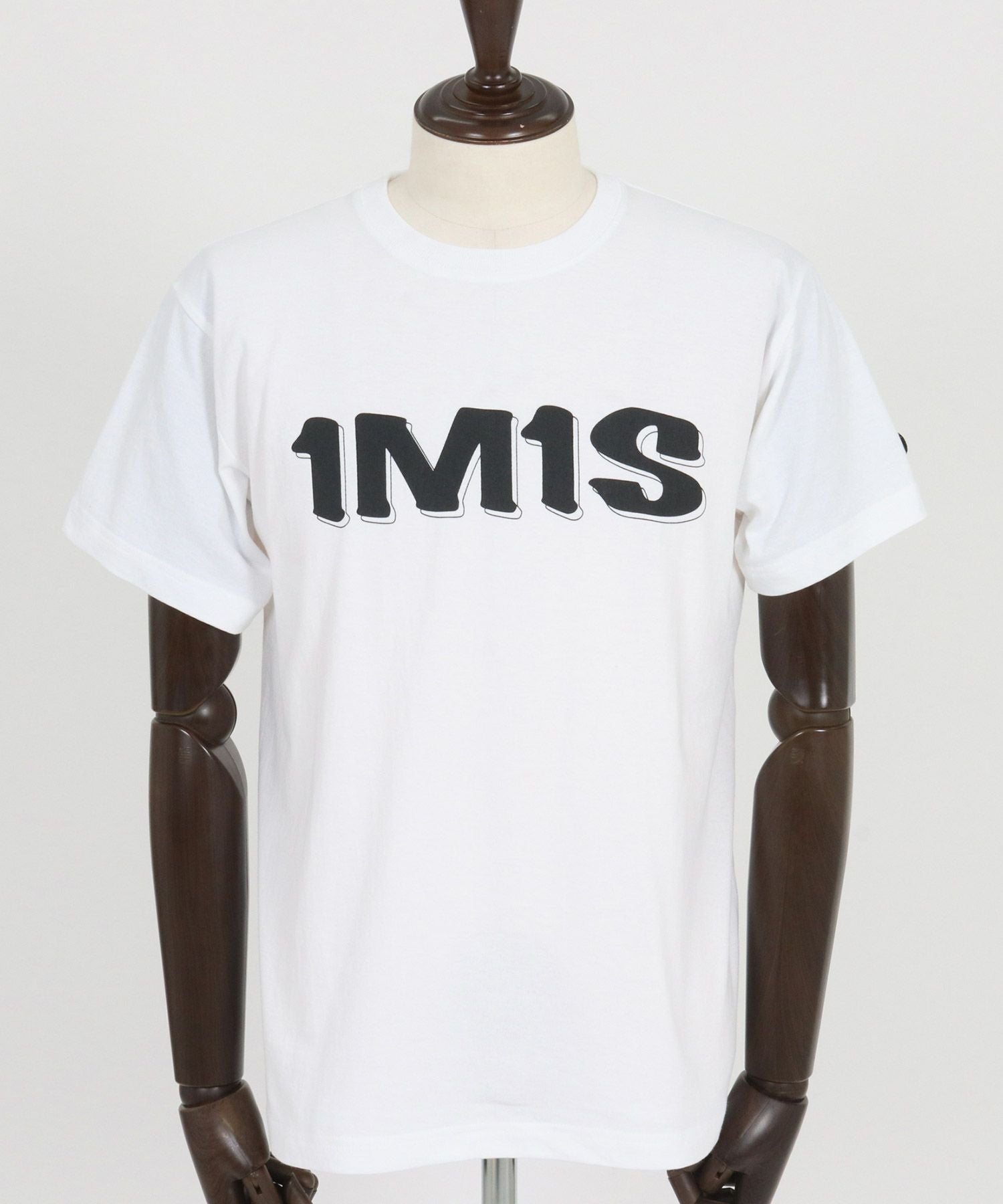 1minute 1second(ワンミニットワンセカンド)】1M1S bold print T-shirt