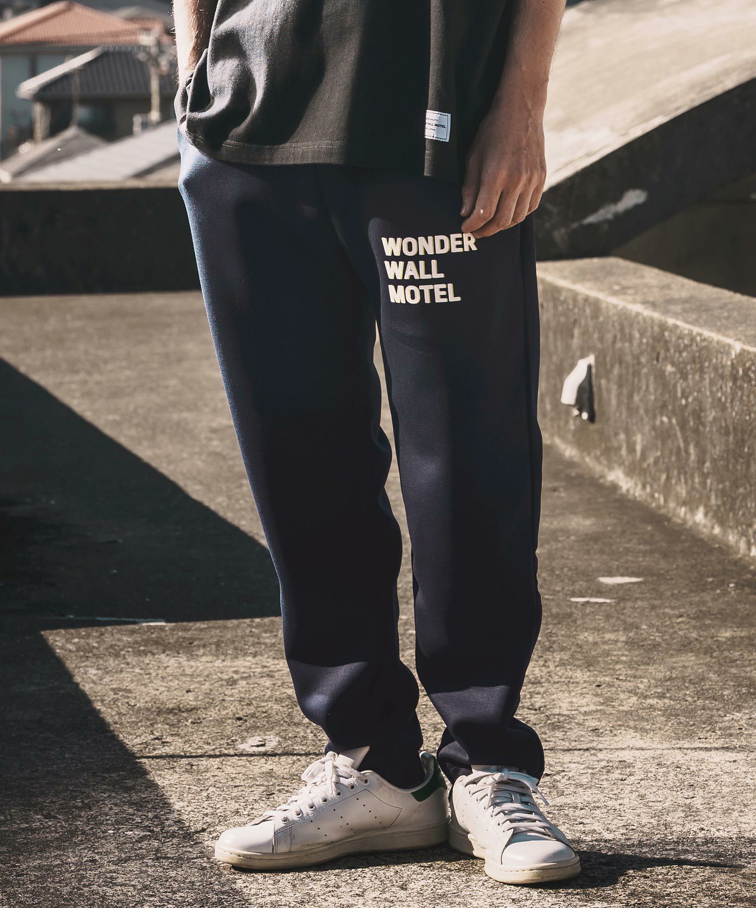 30%OFF【WONDER WALL MOTEL(ワンダーウォールモーテル)】Tapered Sweat