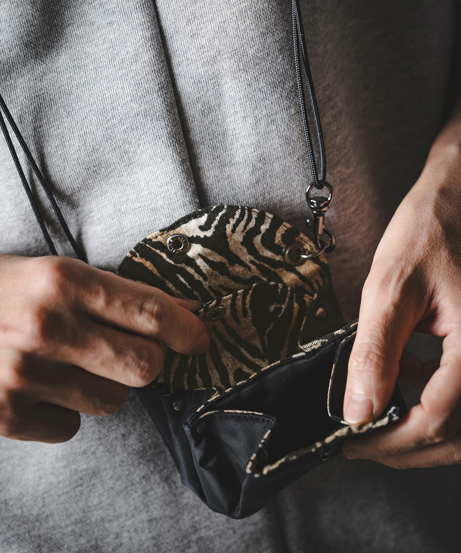 グリムクラップ　ミニポーチ GLIMCLAP(グリムクラップ)】Nylon Twill Two Pockets Design Mini Bag