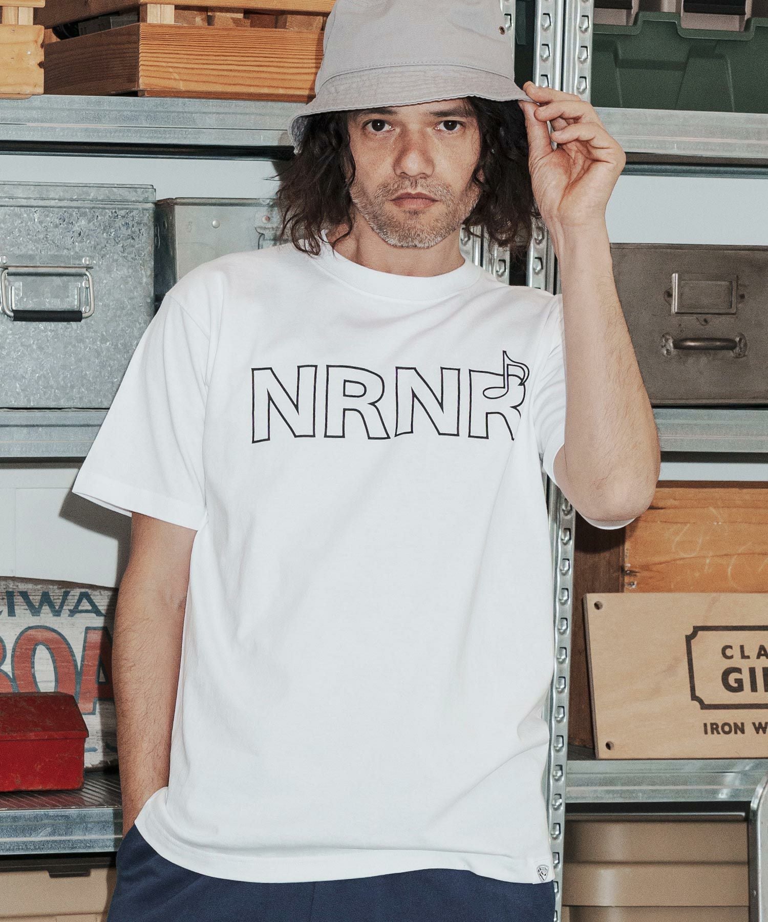 No Rain No Rainbow(ノーレインノーレインボー)】NRNR printed T-shirt