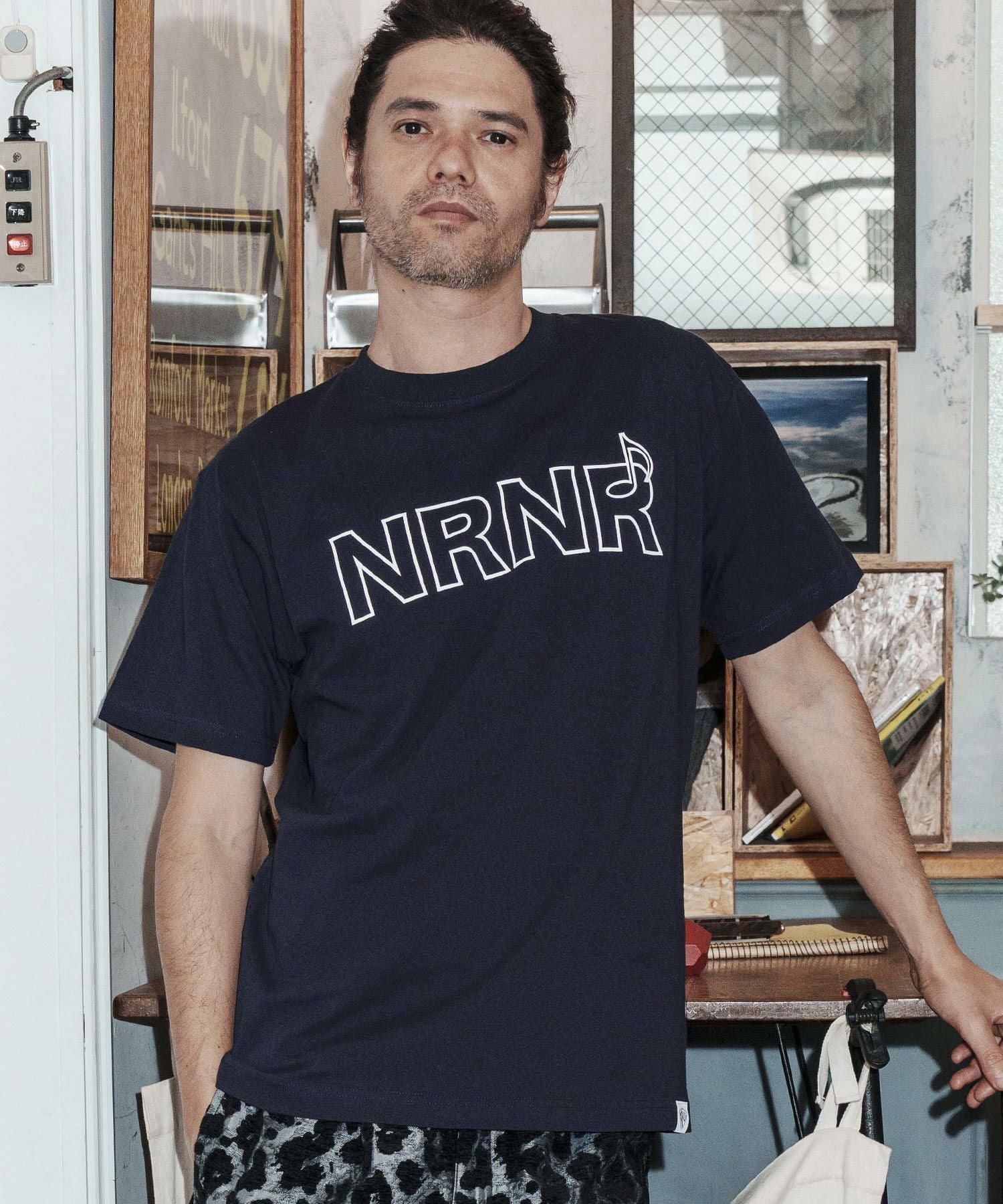 No Rain No Rainbow(ノーレインノーレインボー)】NRNR printed T-shirt