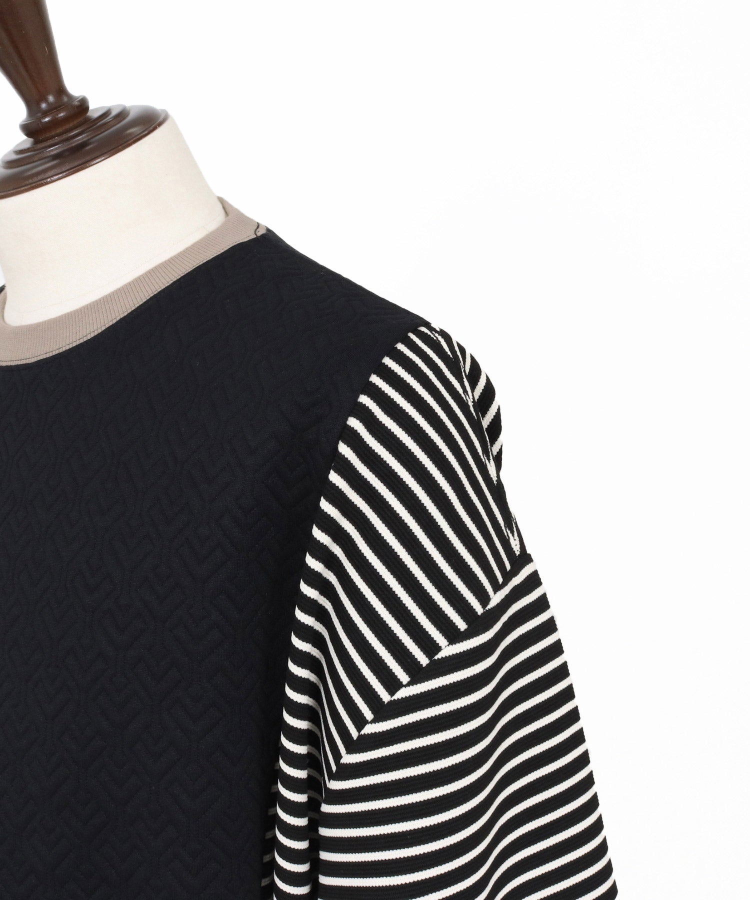 ANGENEHM(アンゲネーム)】Border × Jacquard Switch & Trim Rib Design