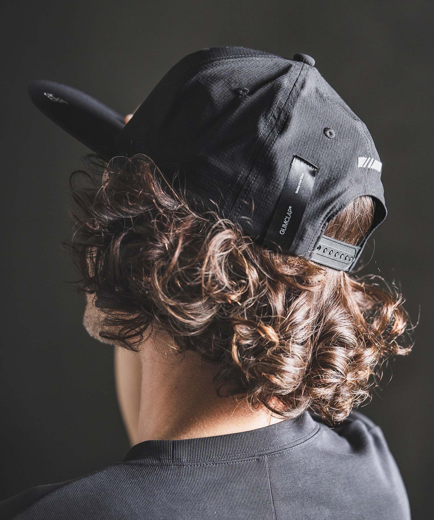 GLIMCLAP（ベースボールキャップ）　フリーサイズ GLIMCLAP(グリムクラップ)】Embroidered Design Flat Cap ベースボール