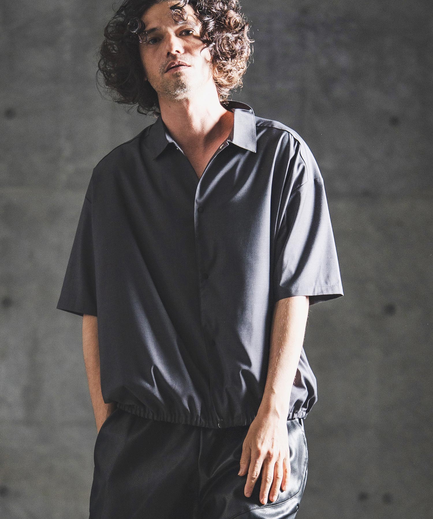 GLIMCLAP(グリムクラップ)】Bamboo Blend Chambray Gathered Hem Short