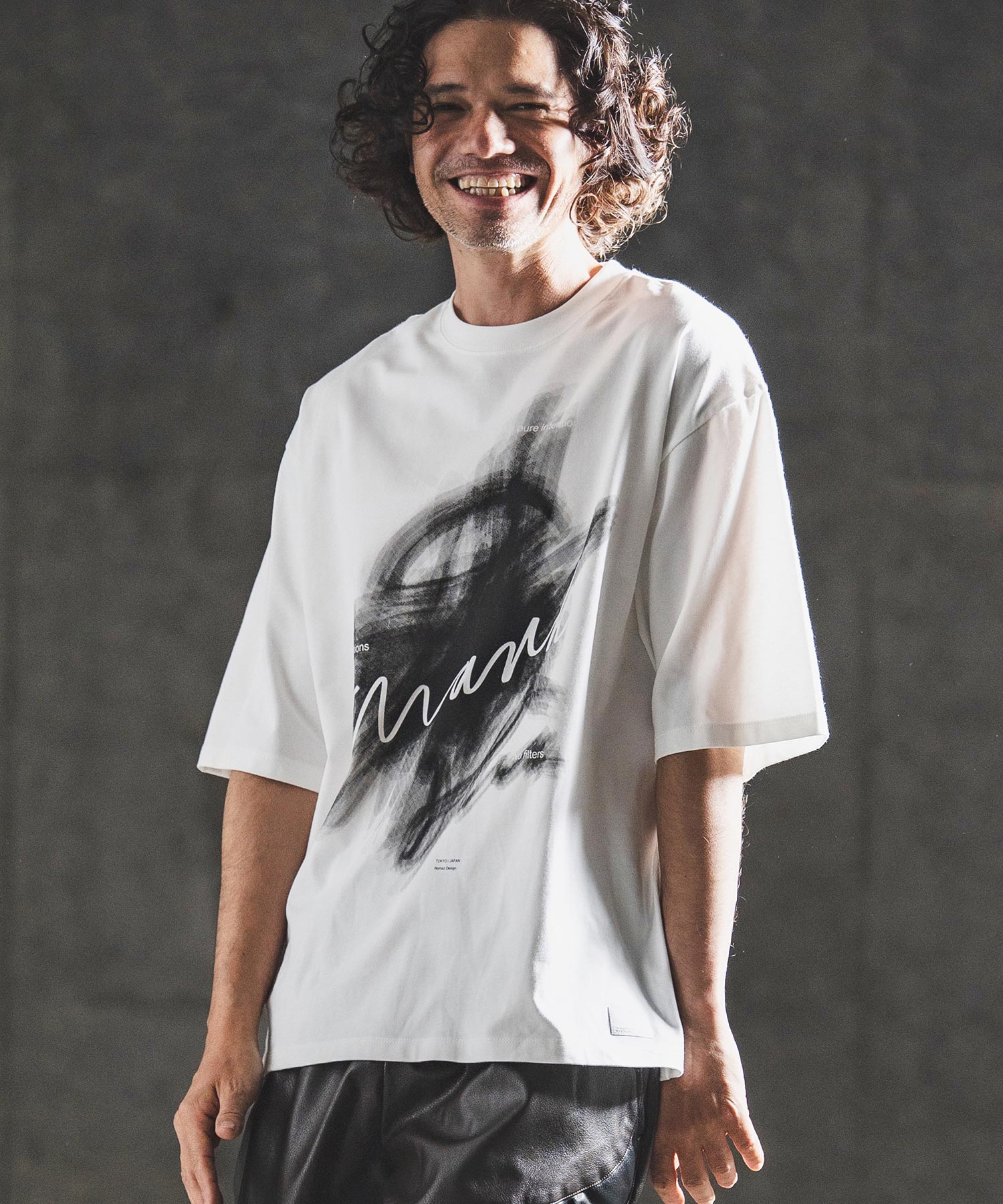GLIMCLAP(グリムクラップ)】Graphic Art Print T-shirt プリントT