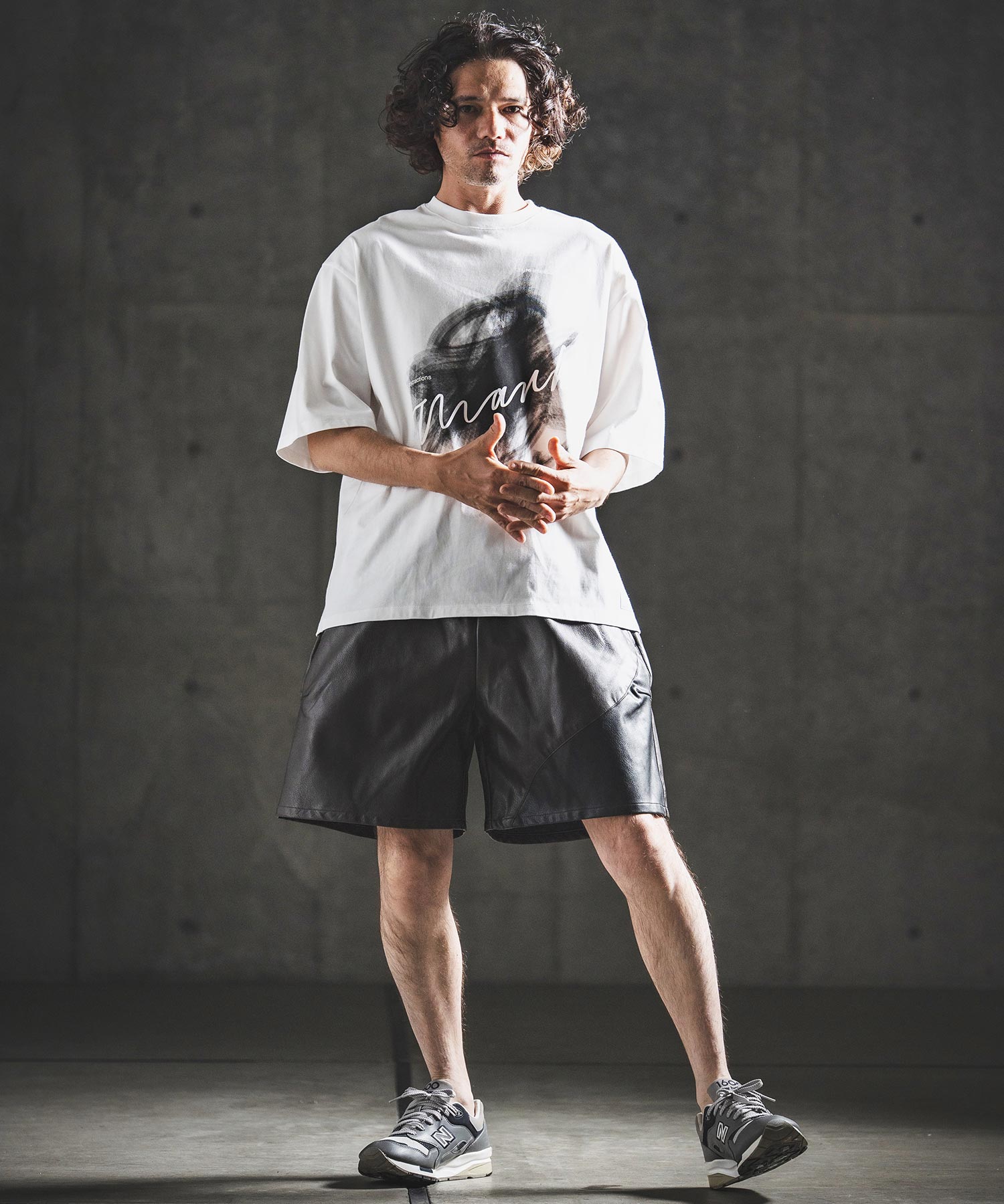 GLIMCLAP(グリムクラップ)】Graphic Art Print T-shirt プリントT