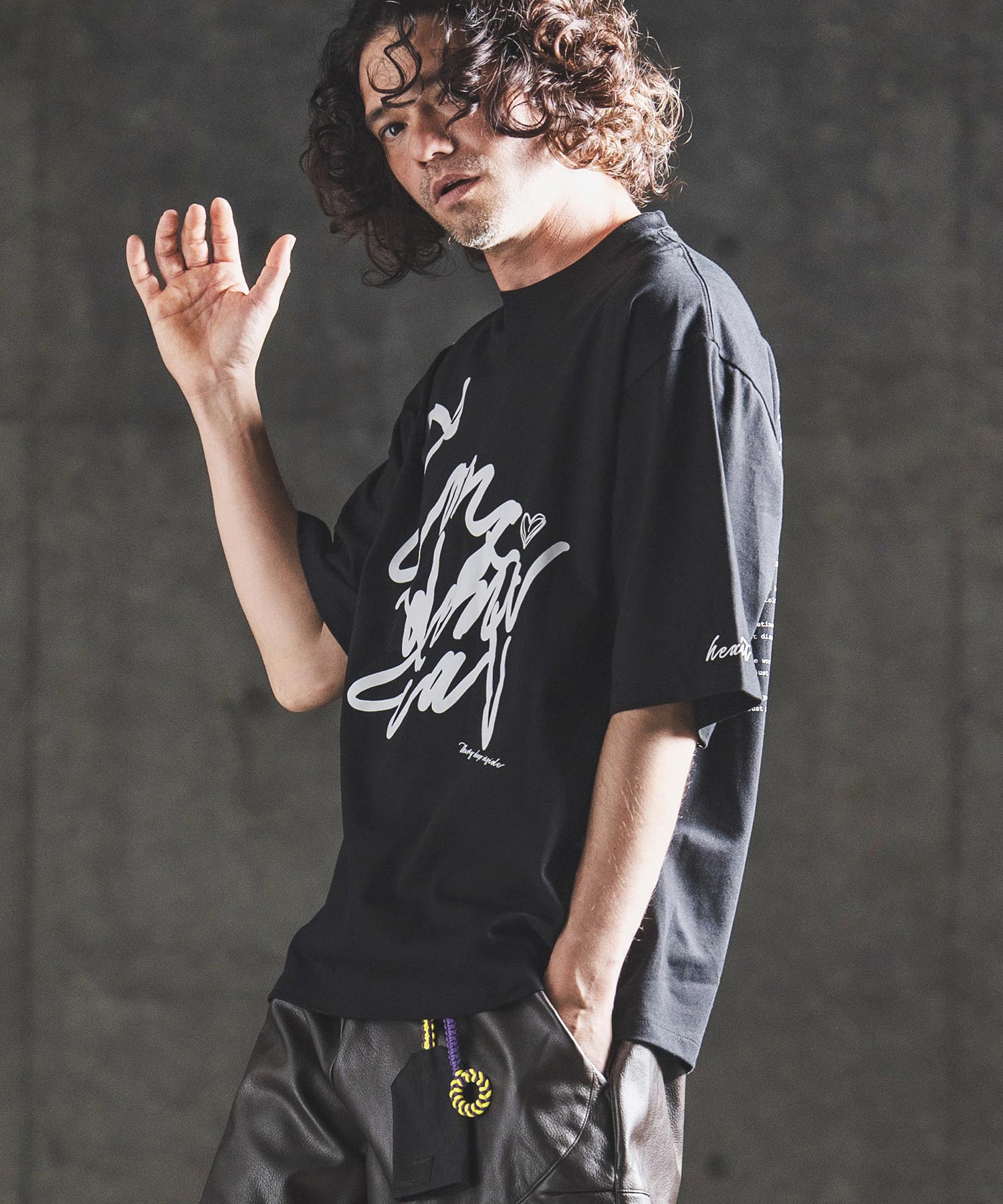 GLIMCLAP(グリムクラップ)】 Abstract Art Print T-shirt プリントT