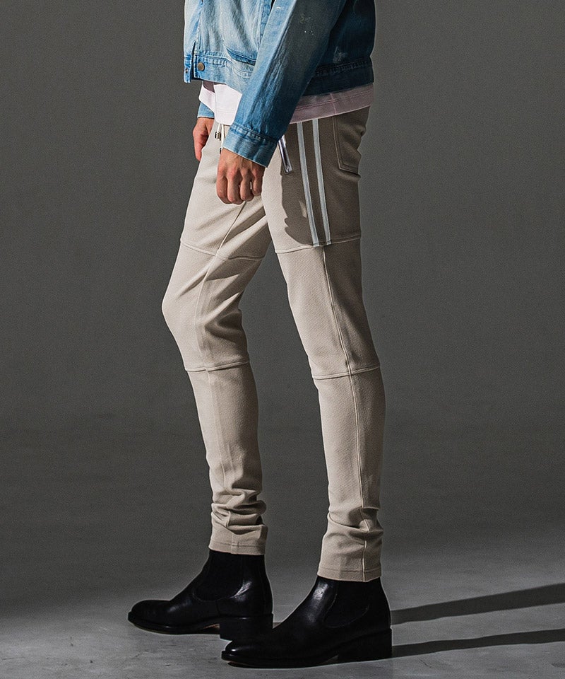 B.BEIGE