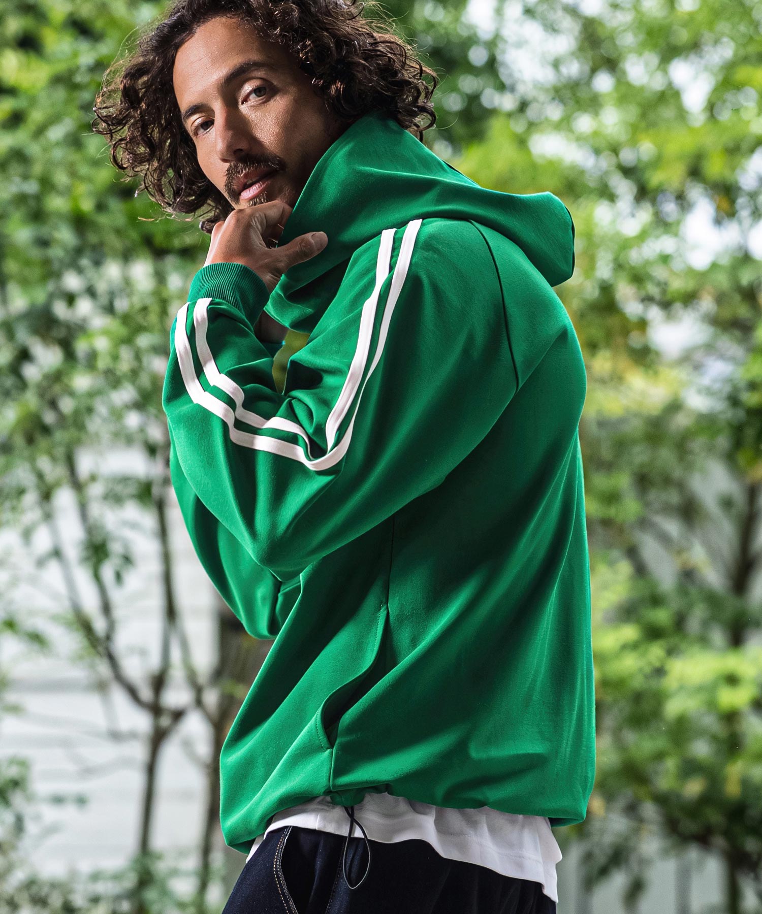 GREEN