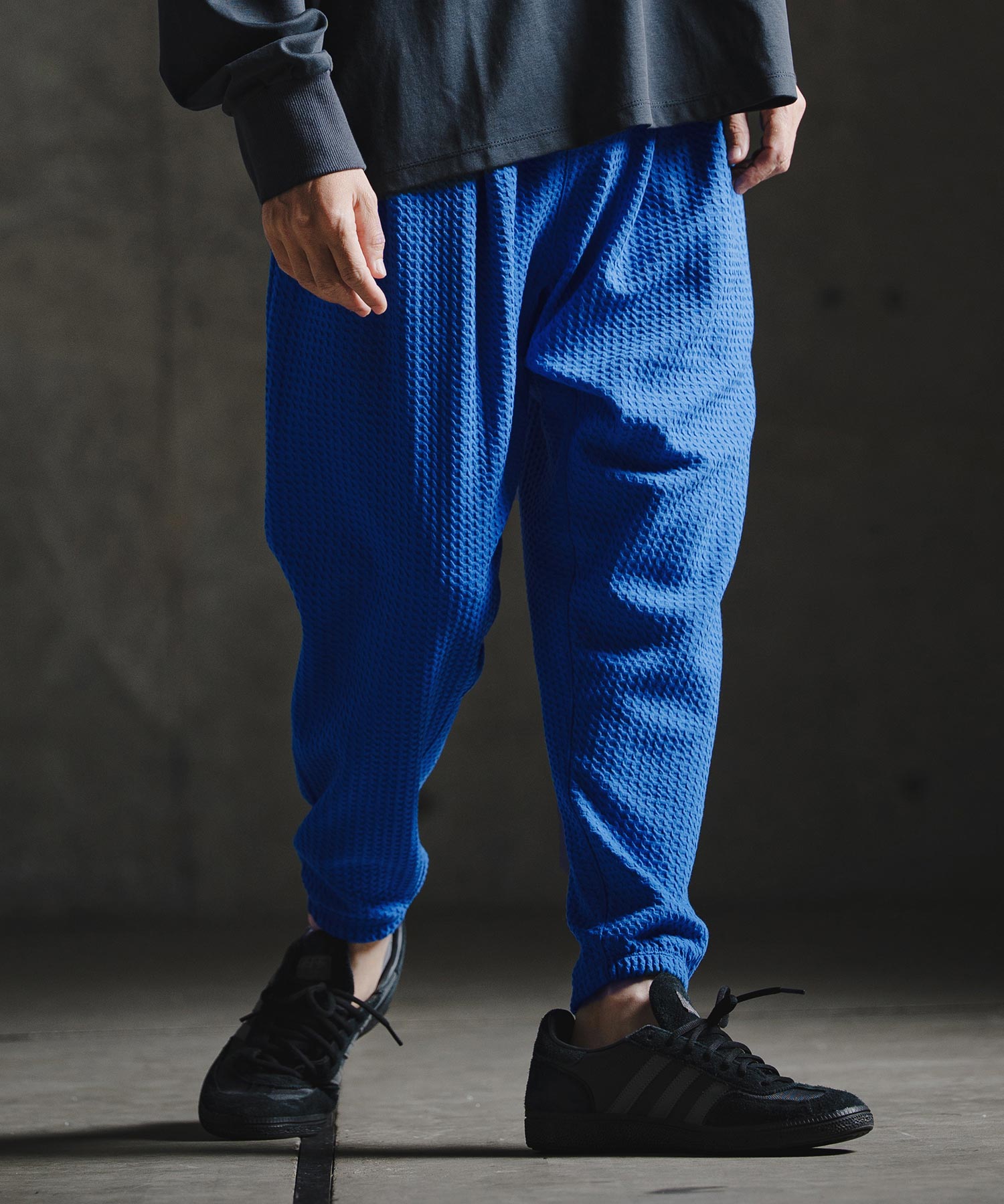 ROYAL.BLUE