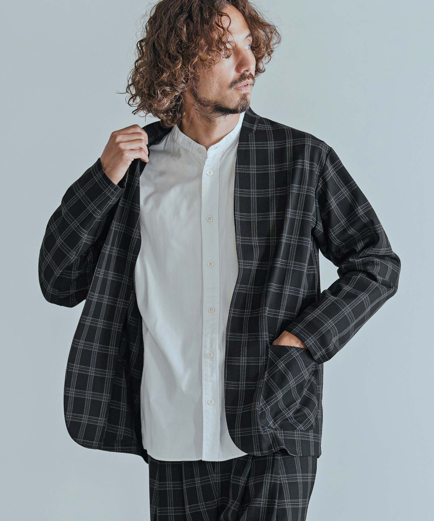 BLACK PLAID