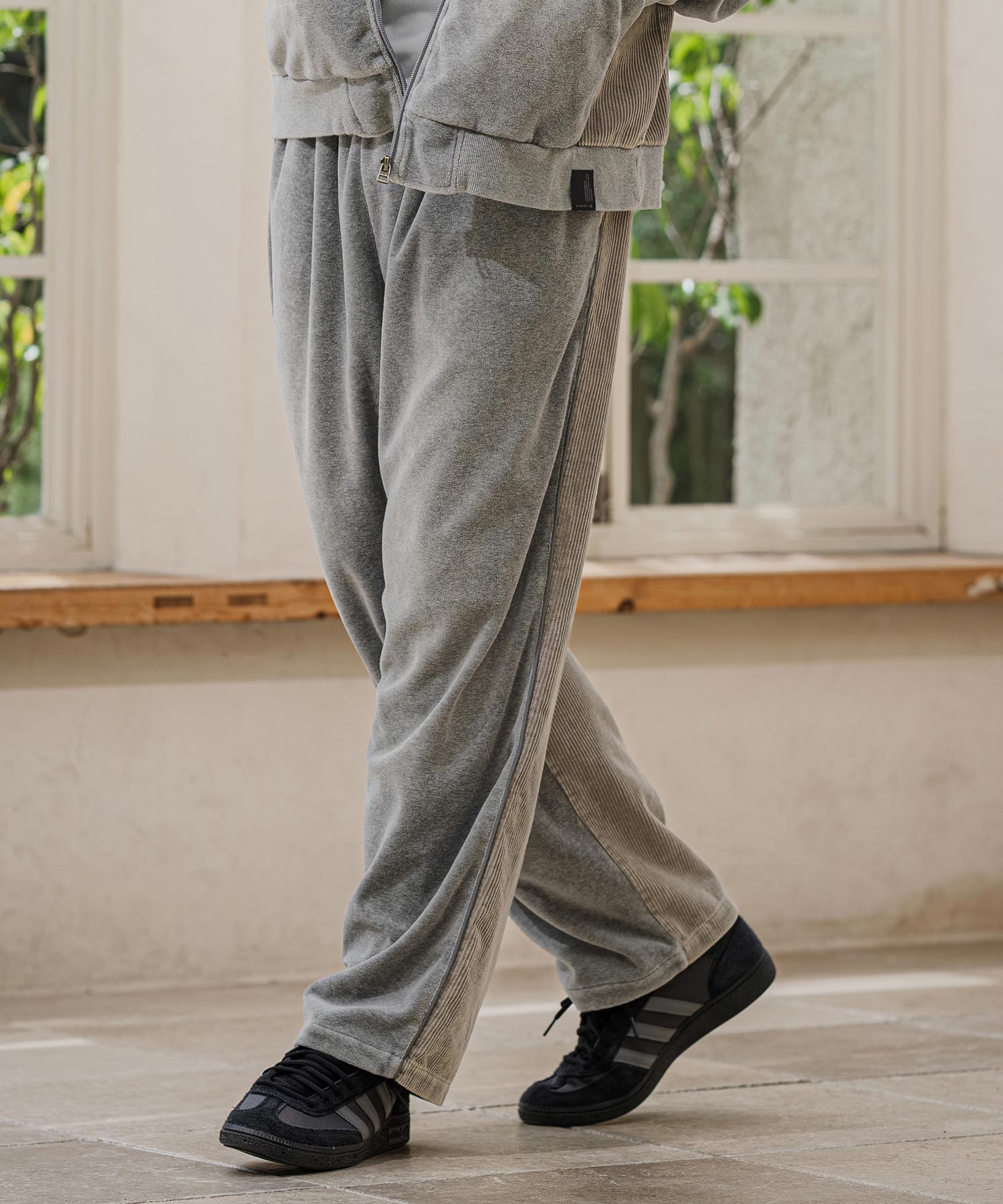 GRAY