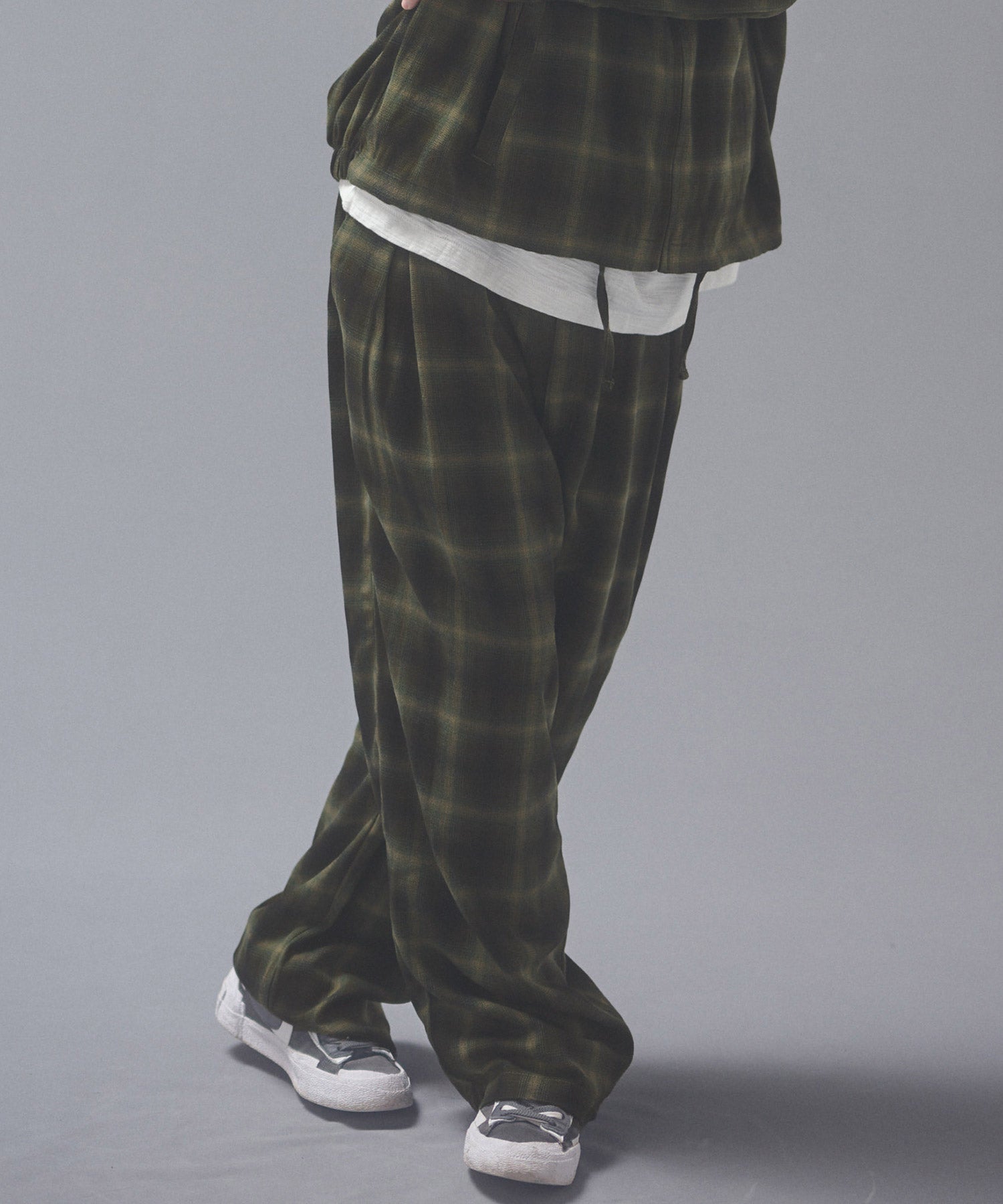 GREEN