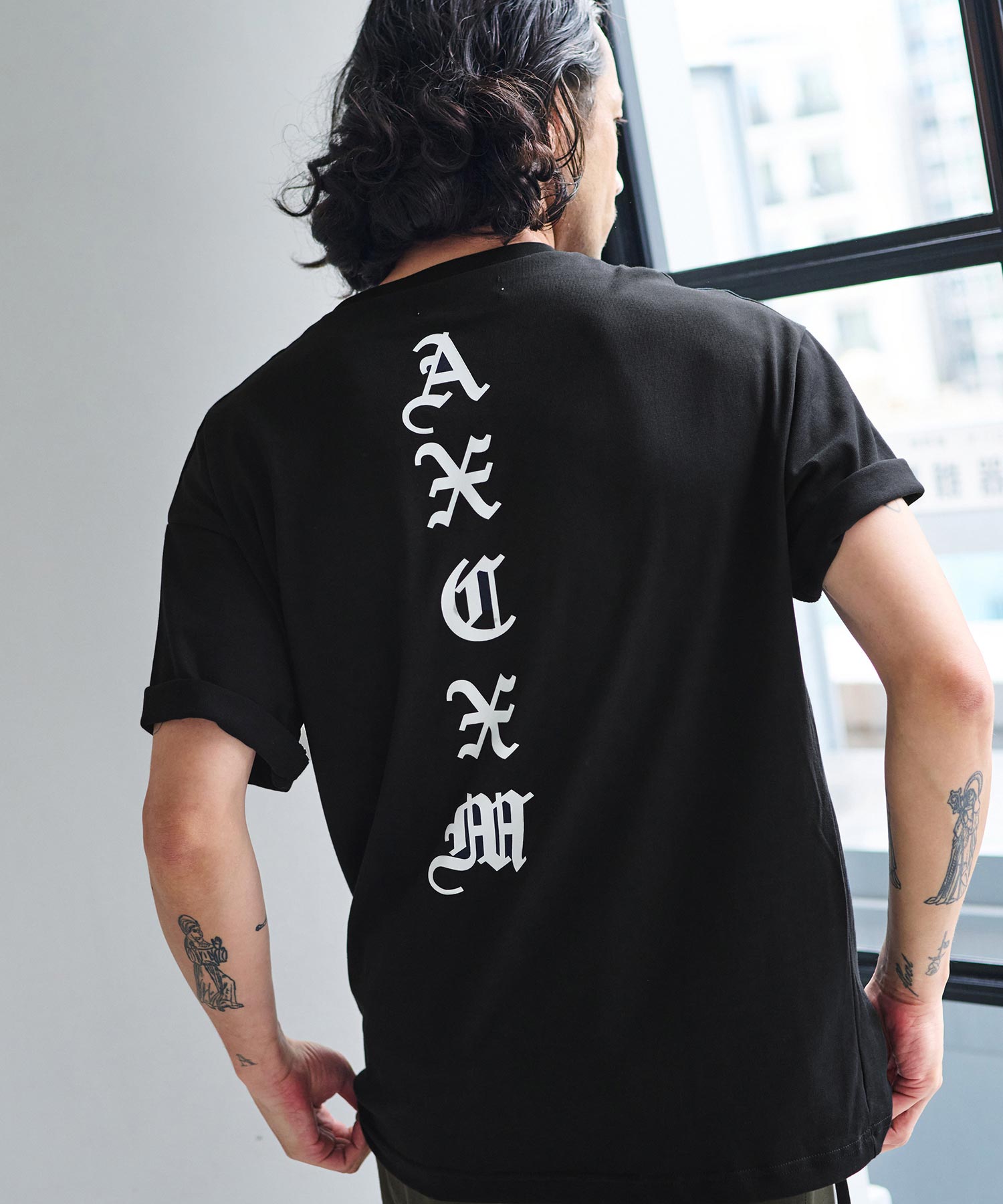 ブラック