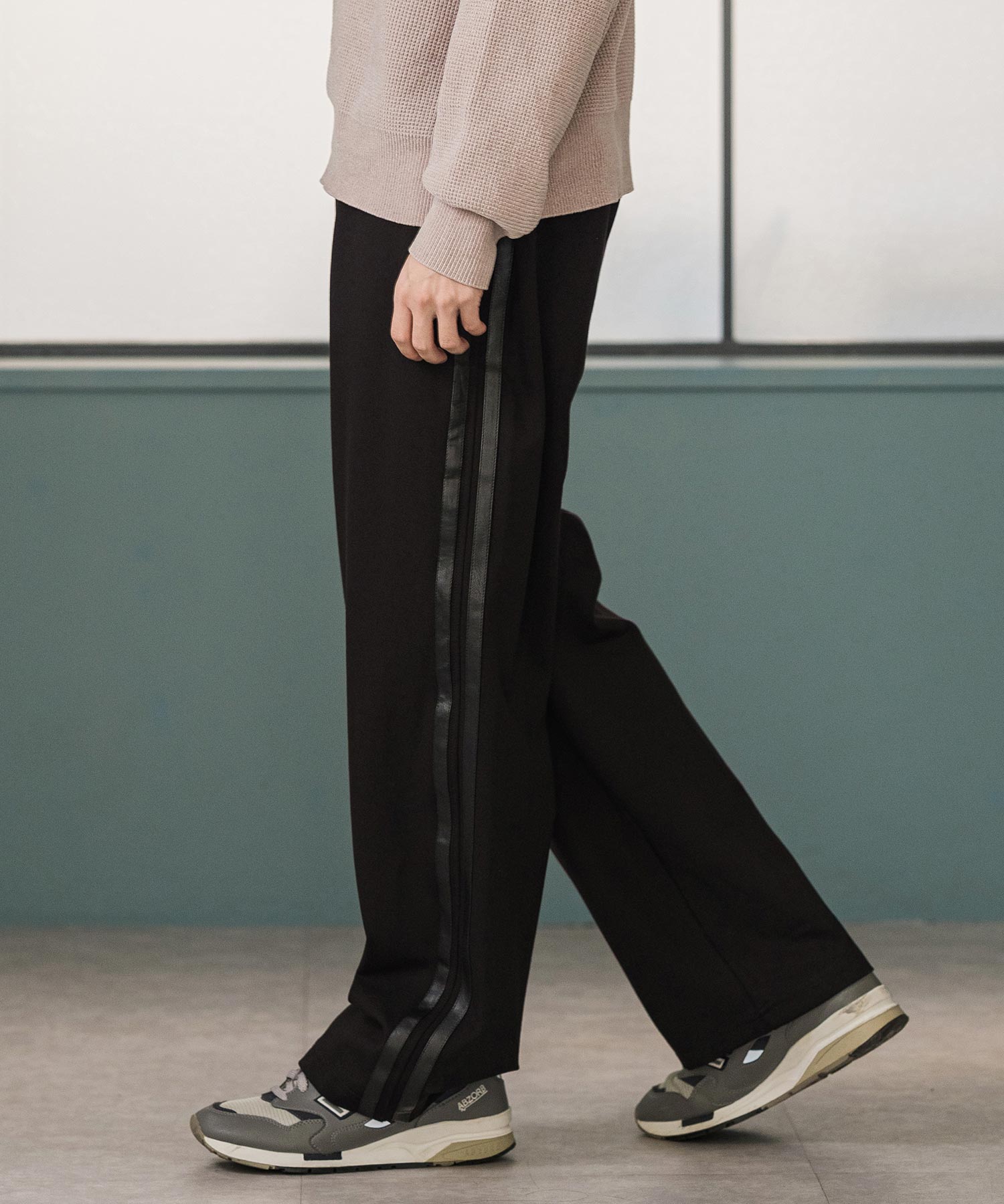 レザー製 黒パンツ ポケット付き CAMBIO(カンビオ)】【予約販売10月上旬～中旬入荷】PUレザーライン